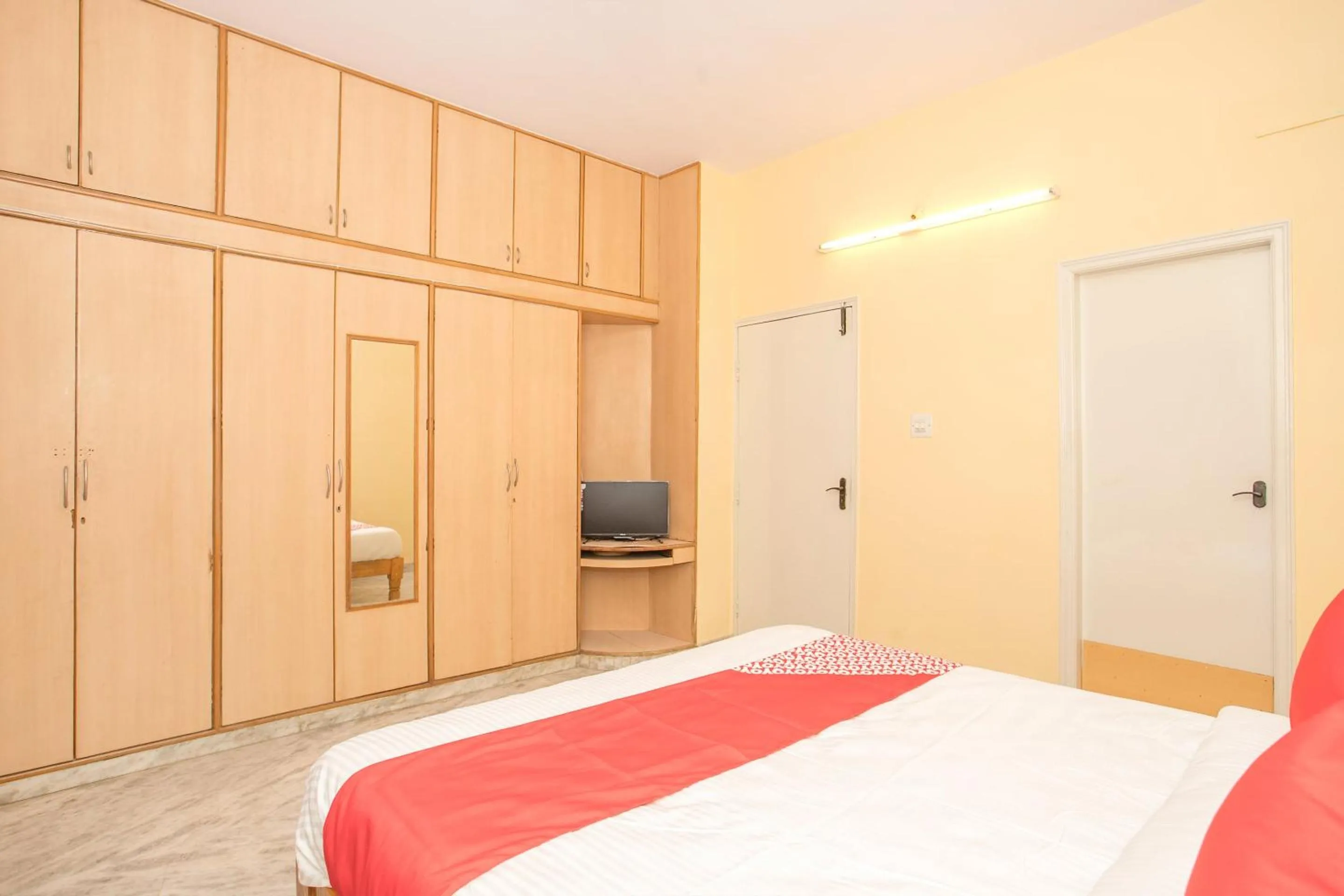 Bedroom in Hotel O Sai Kuteer Near Ragigudda Sri Prasanna Anjaneyaswamy Temple