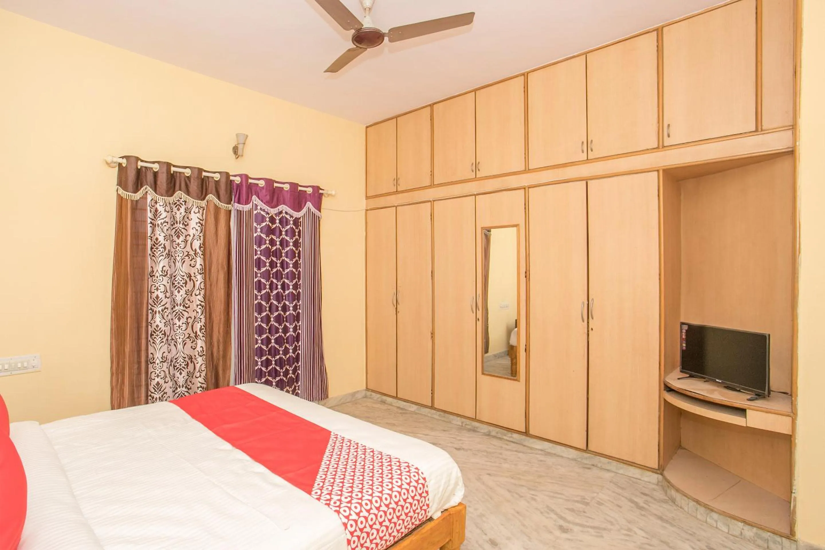 Bedroom in Hotel O Sai Kuteer Near Ragigudda Sri Prasanna Anjaneyaswamy Temple