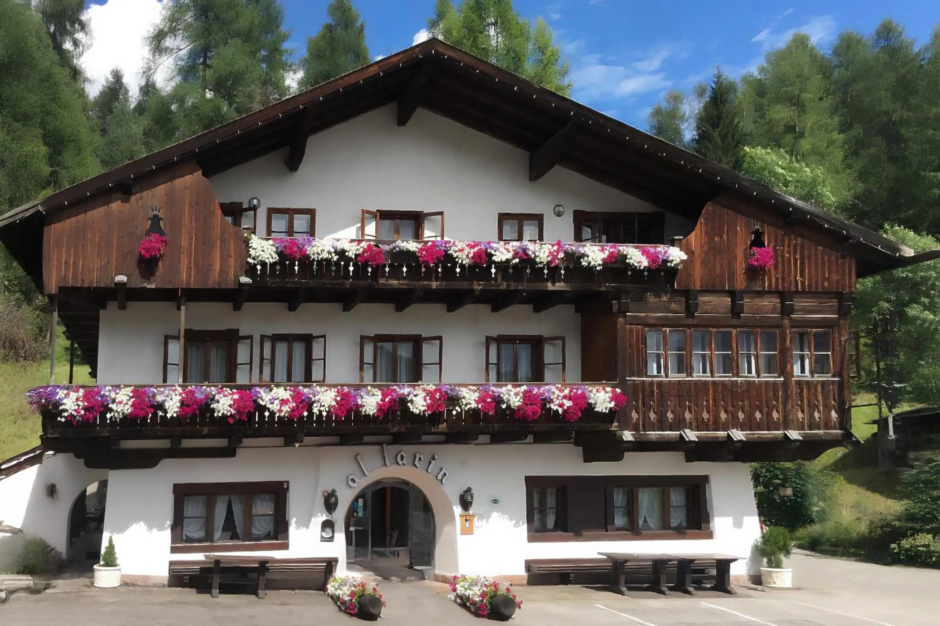 Property building in Hotel Al Larin