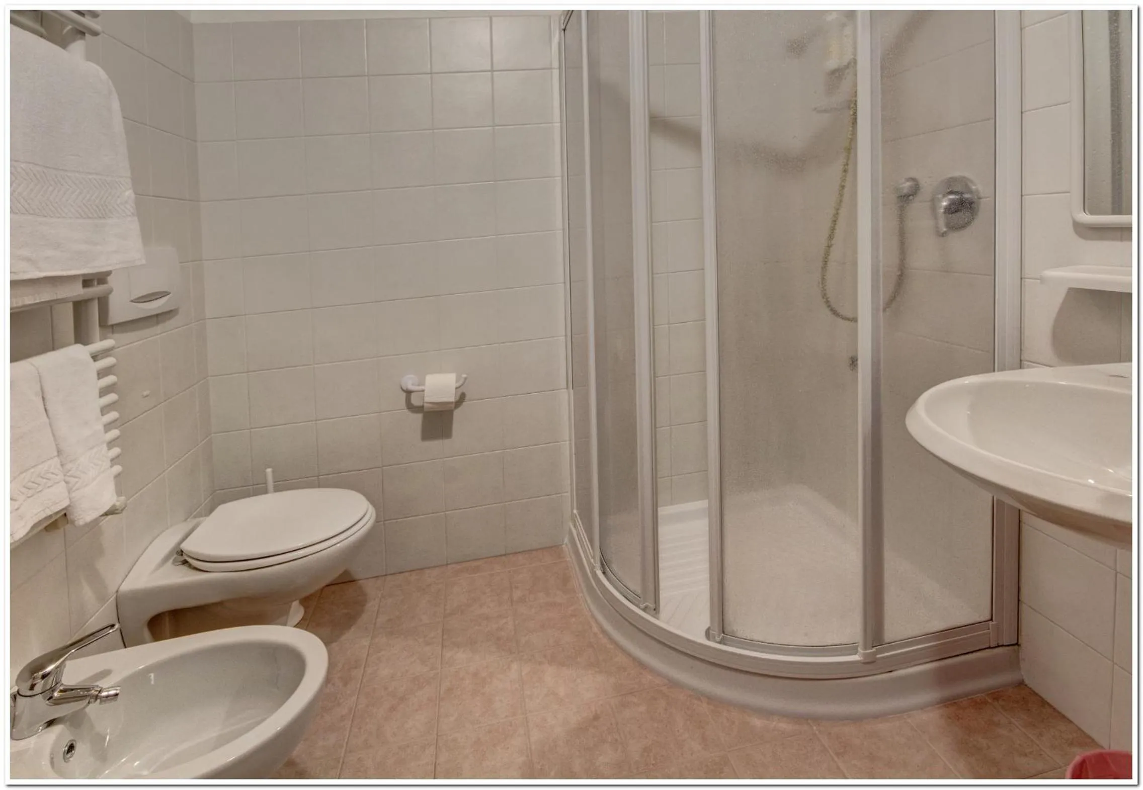 Bathroom in Hotel Al Larin