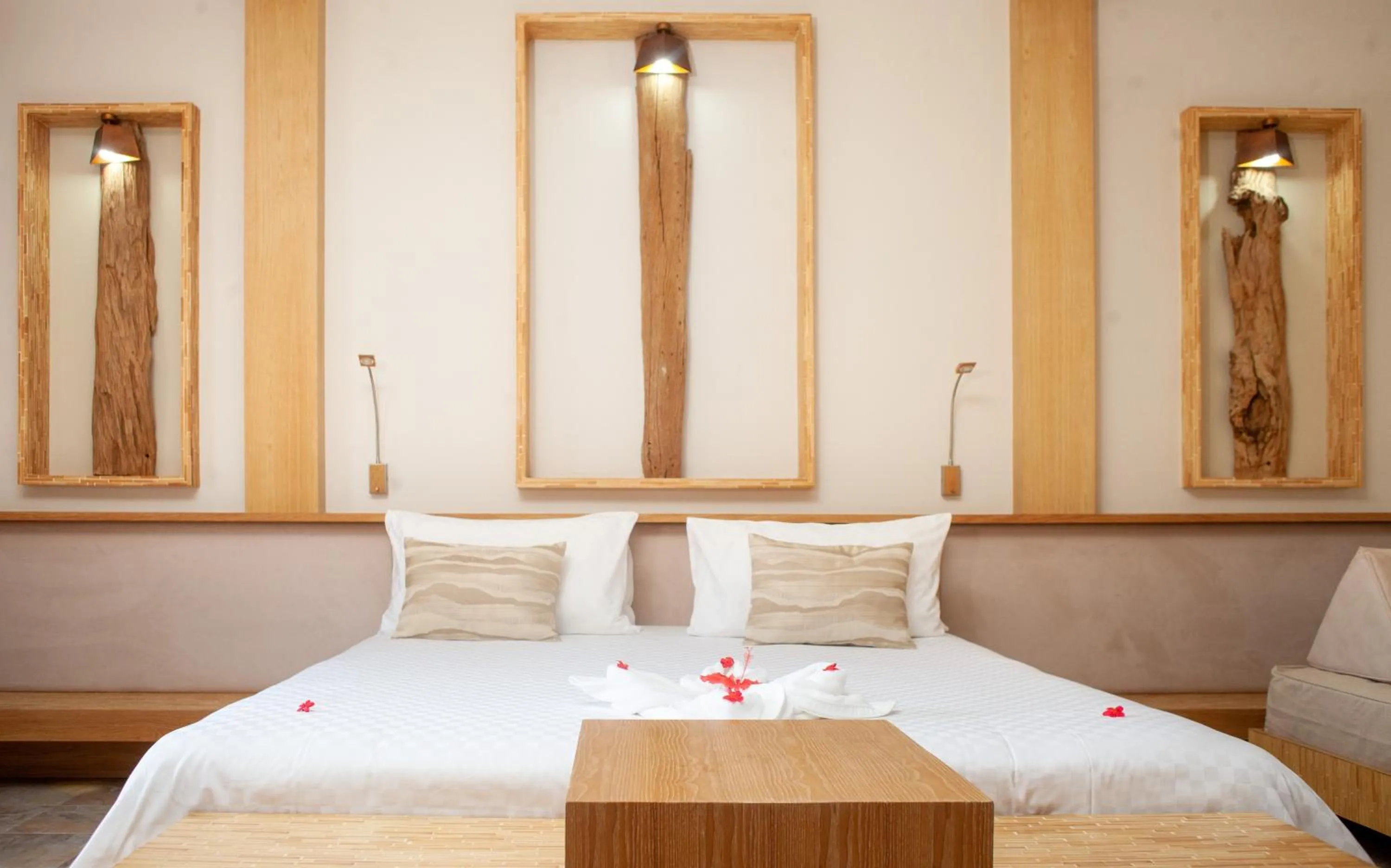 Bed in Royal Beach Hôtel