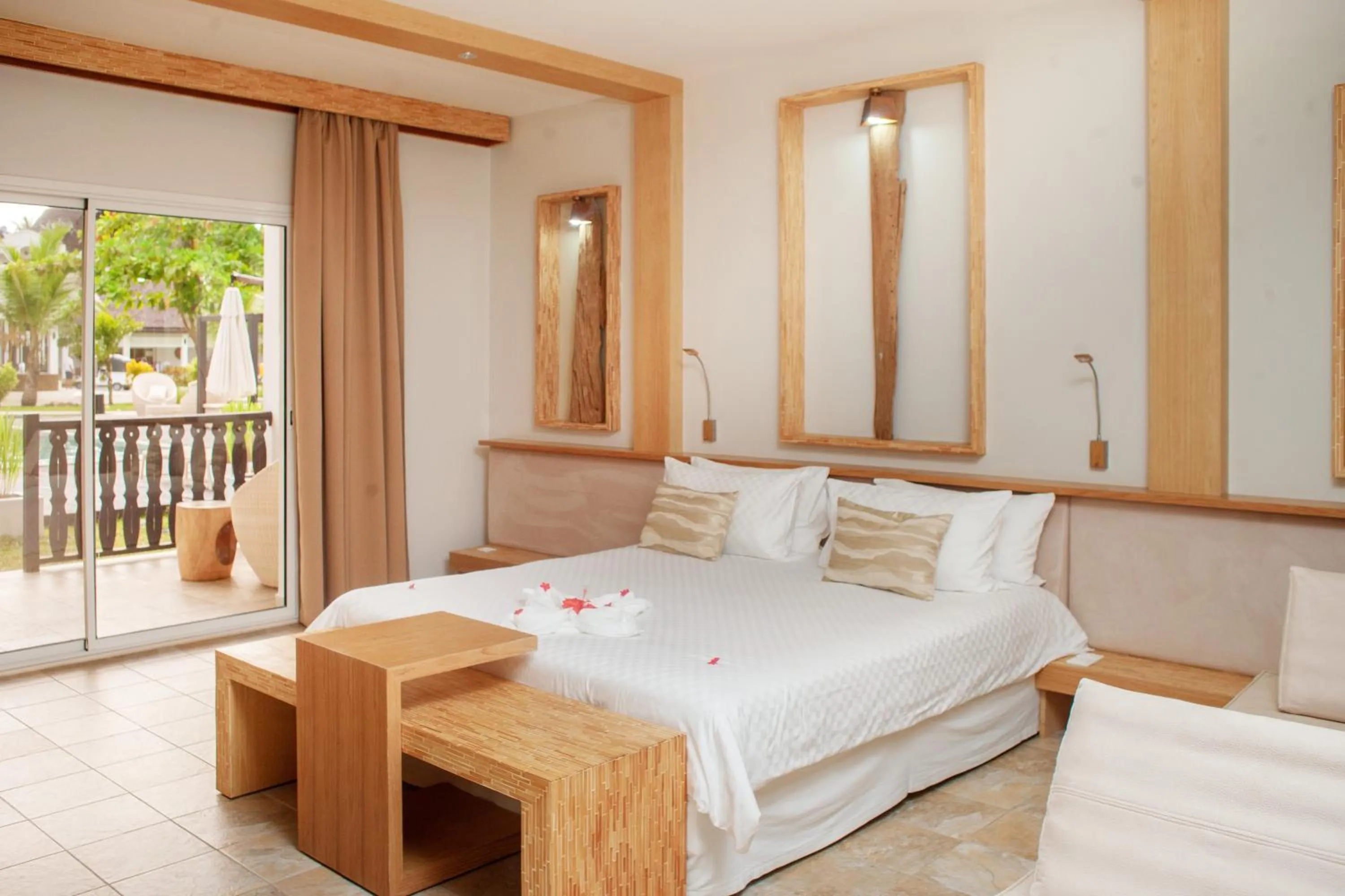 Bed in Royal Beach Hôtel