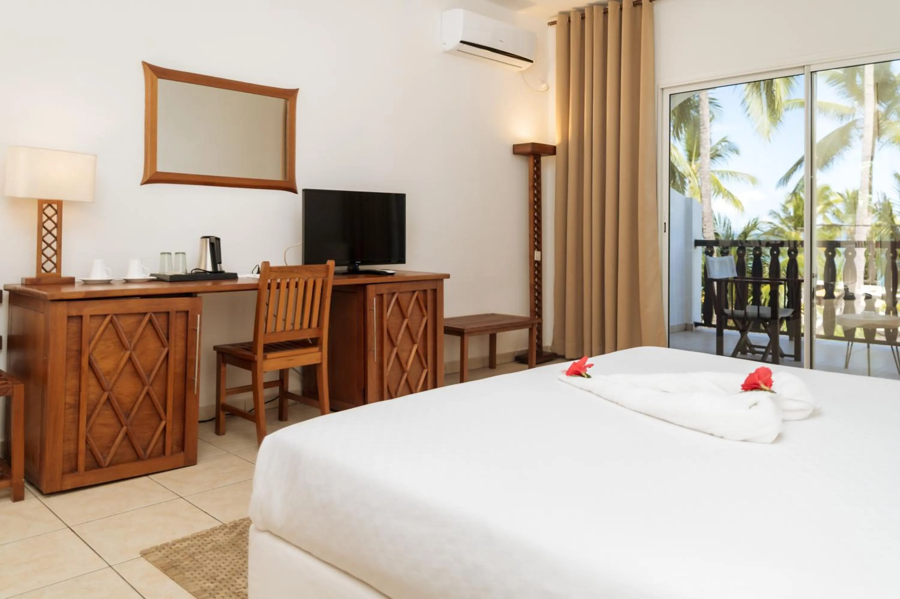 Bed in Royal Beach Hôtel