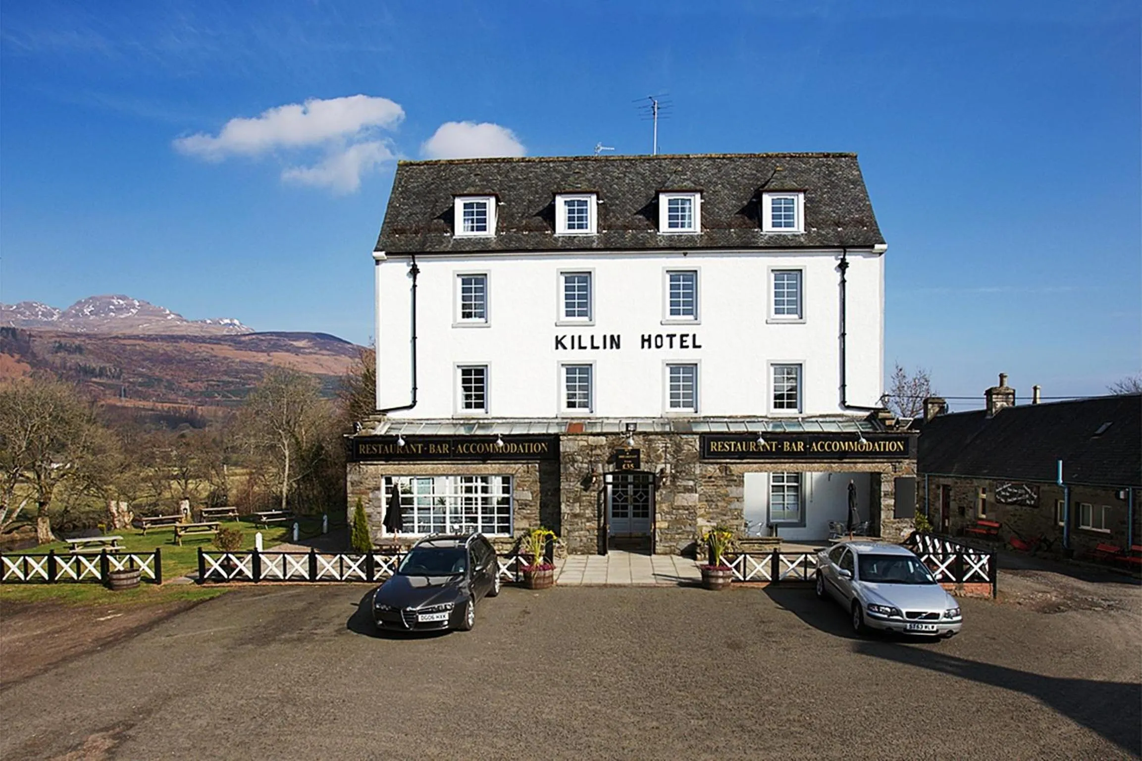 Facade/entrance in Killin Hotel