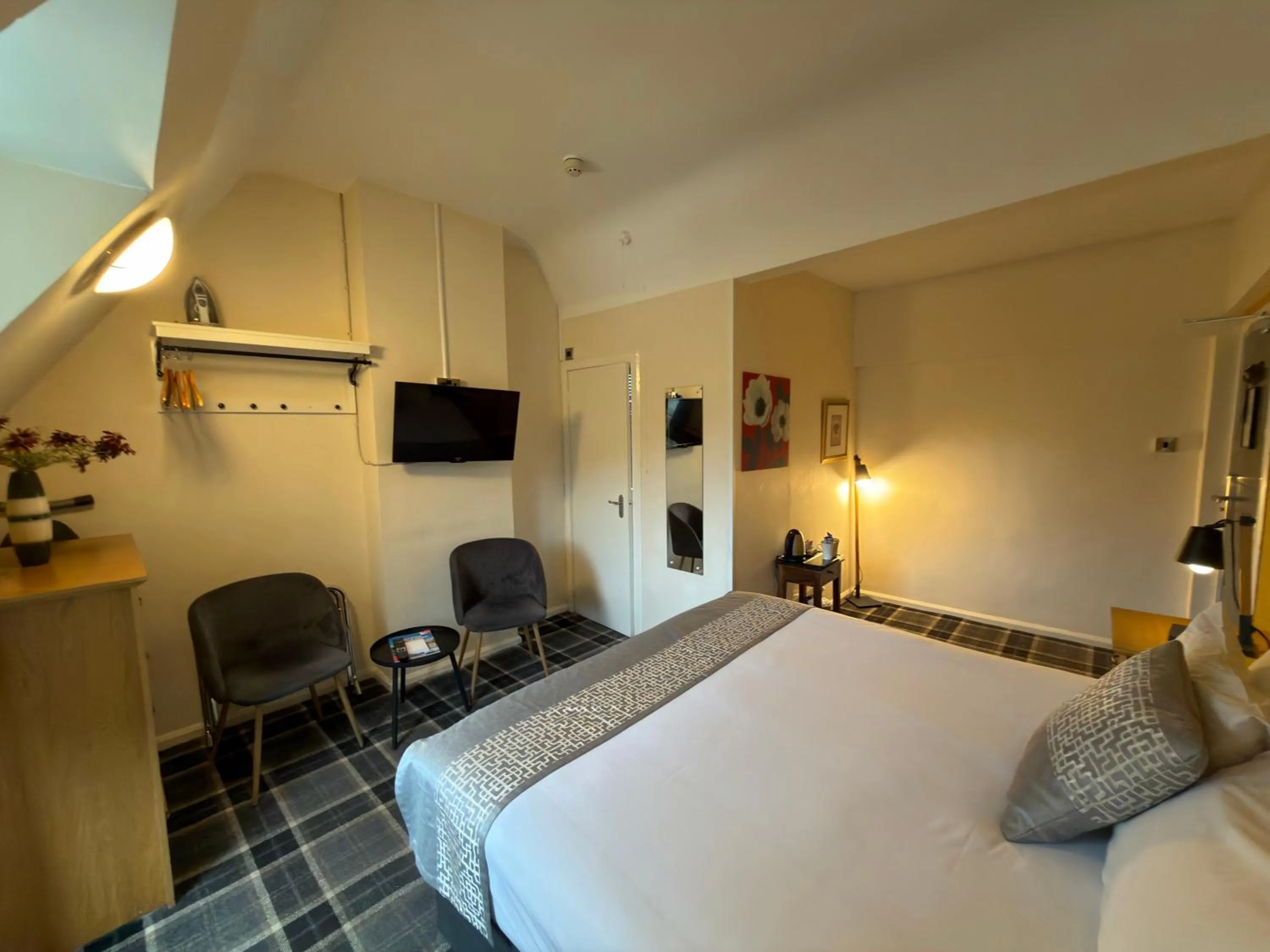 View (from property/room), Bed in Killin Hotel