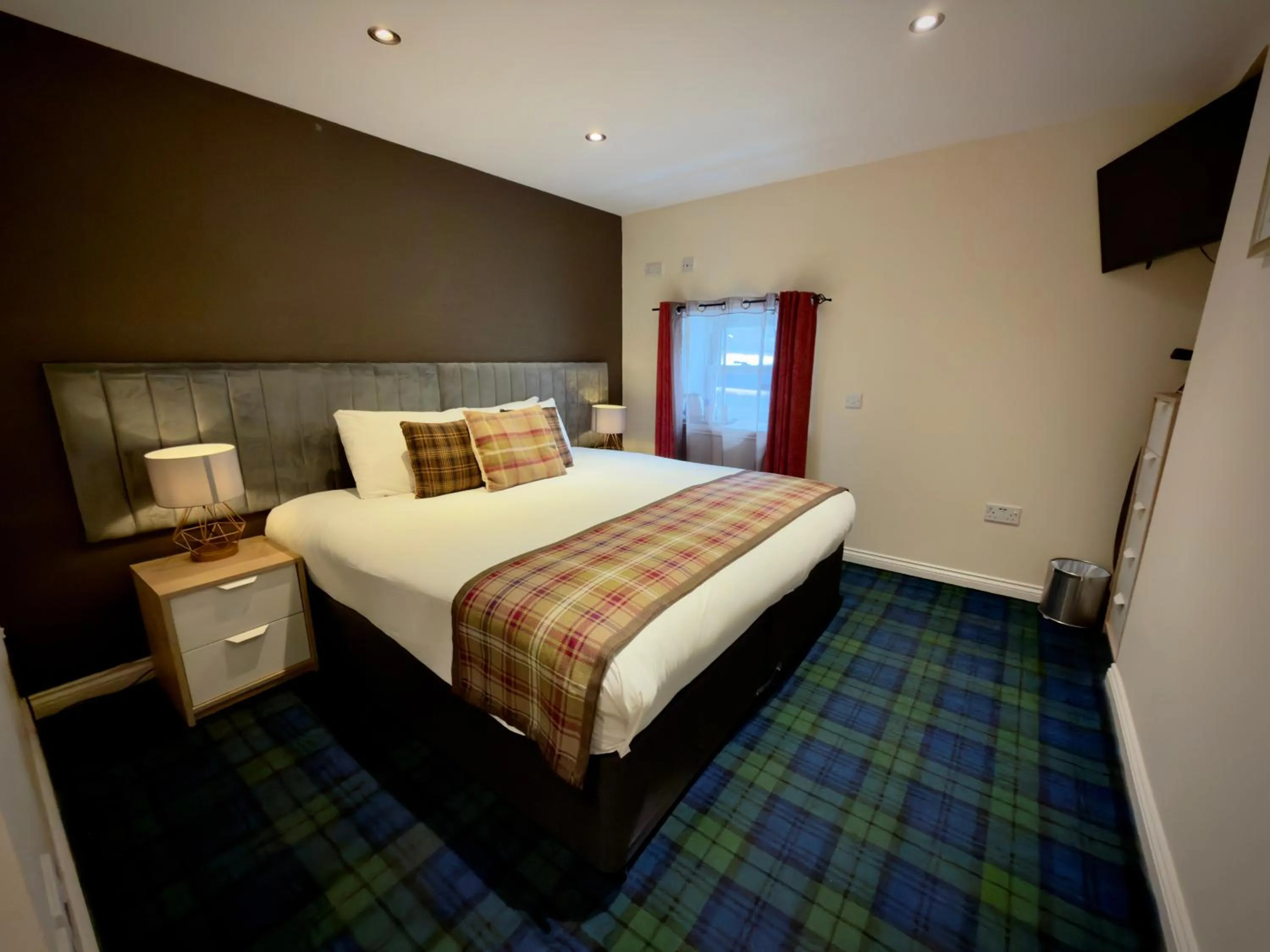Bedroom, Bed in Killin Hotel
