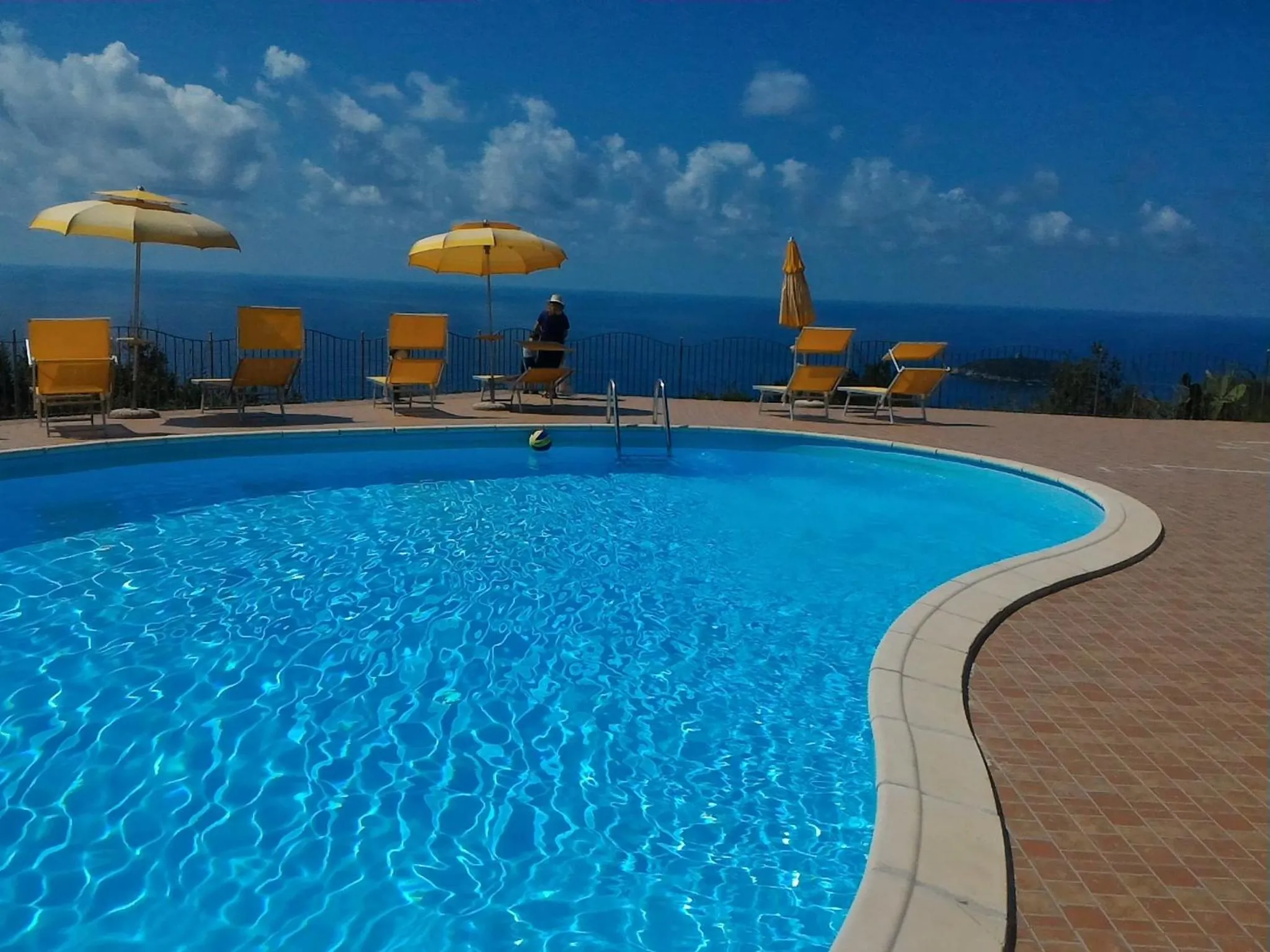 Swimming pool in Hotel La Cometa