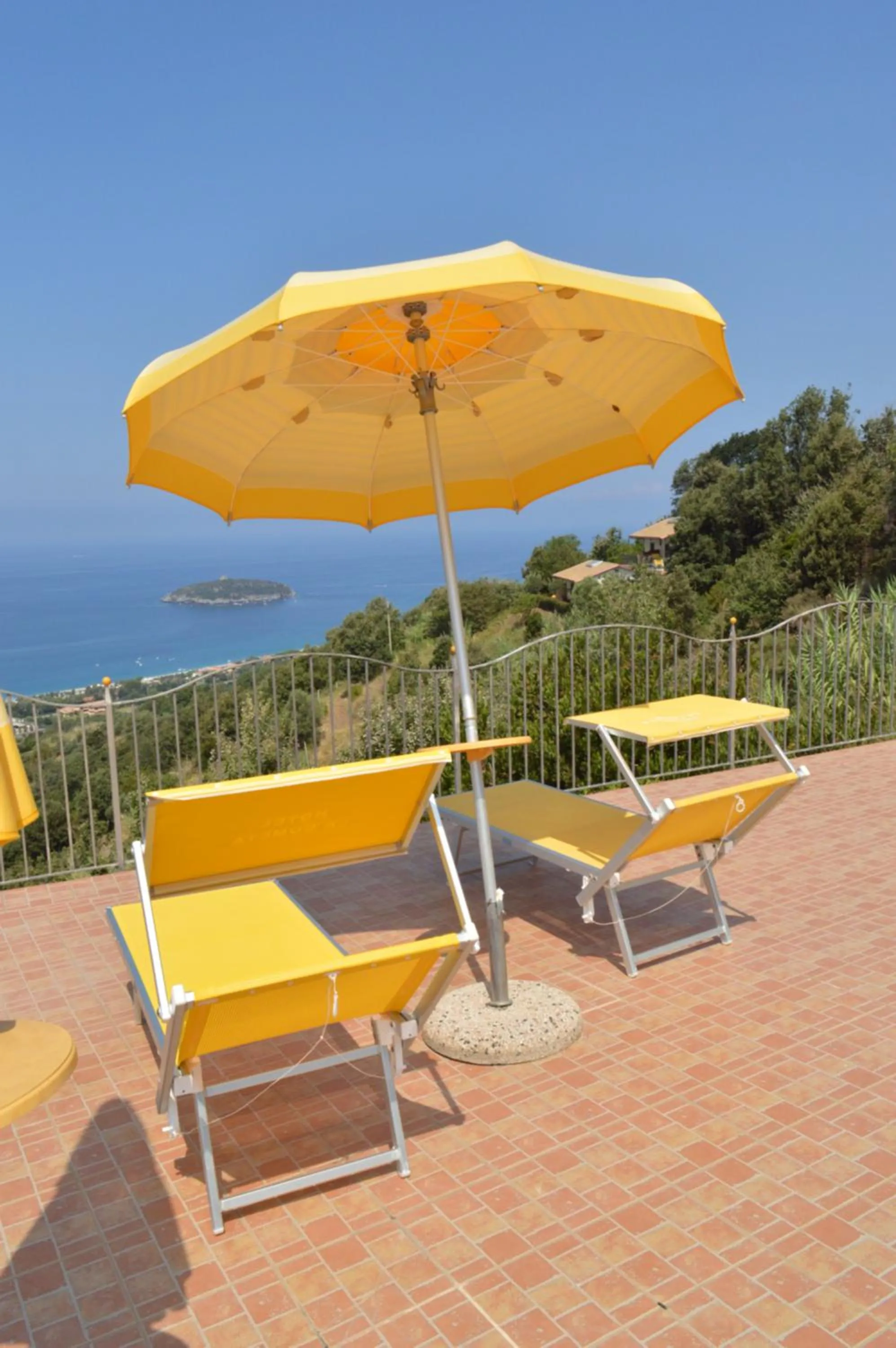 Property building in Hotel La Cometa