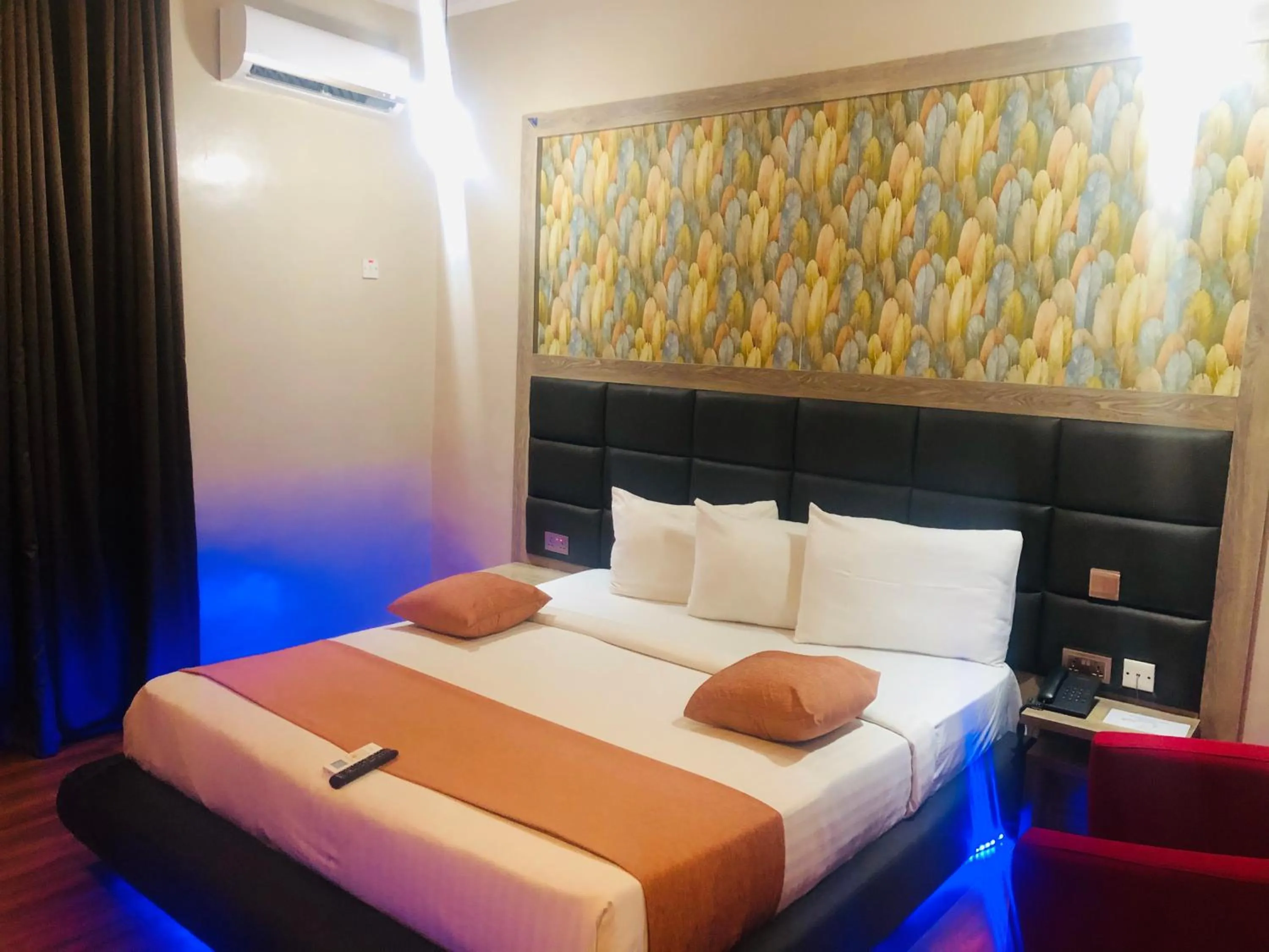 Bed in Mayor's & Diplomat Suite - GRA