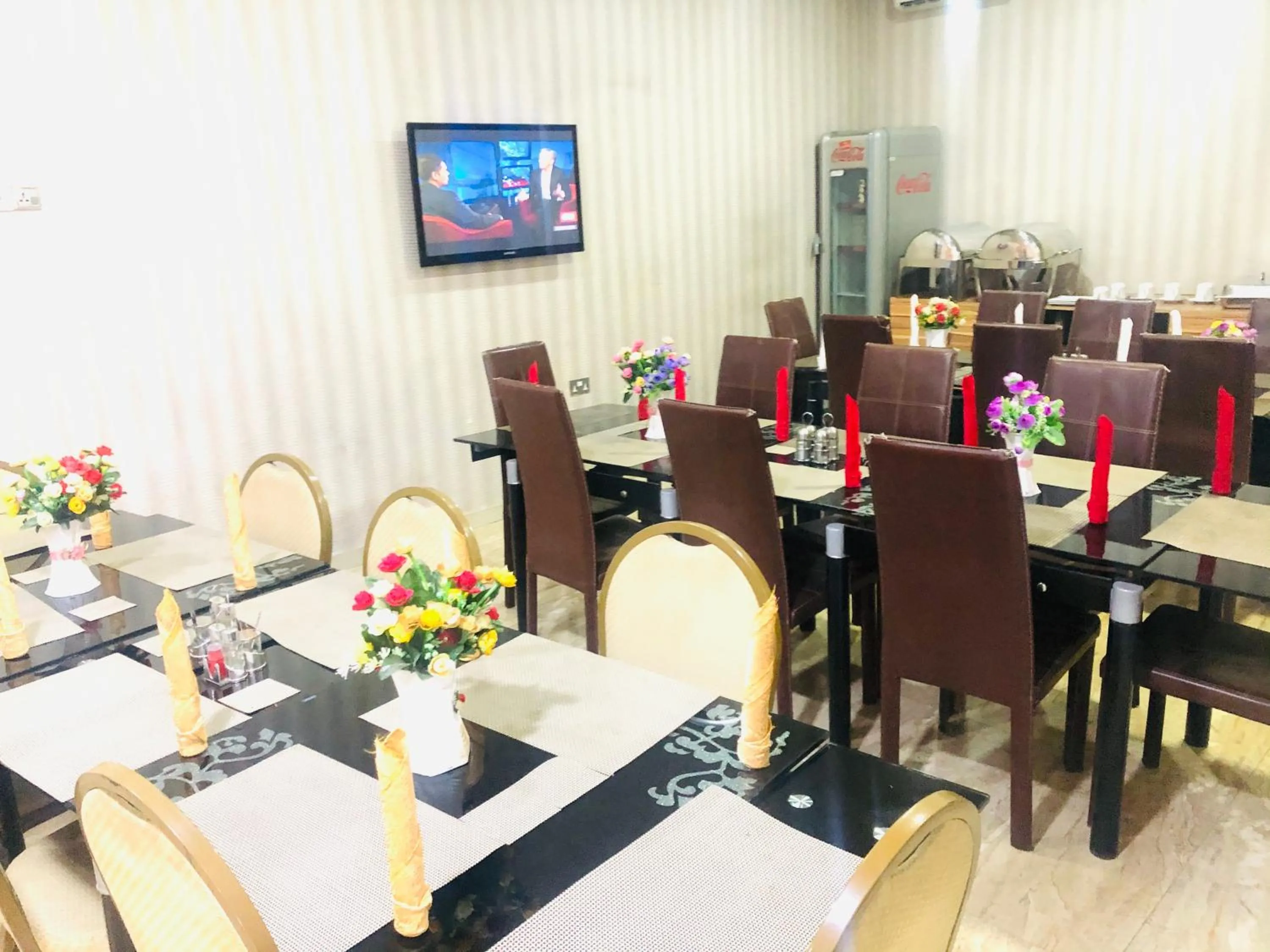 Restaurant/places to eat in Mayor's & Diplomat Suite - GRA