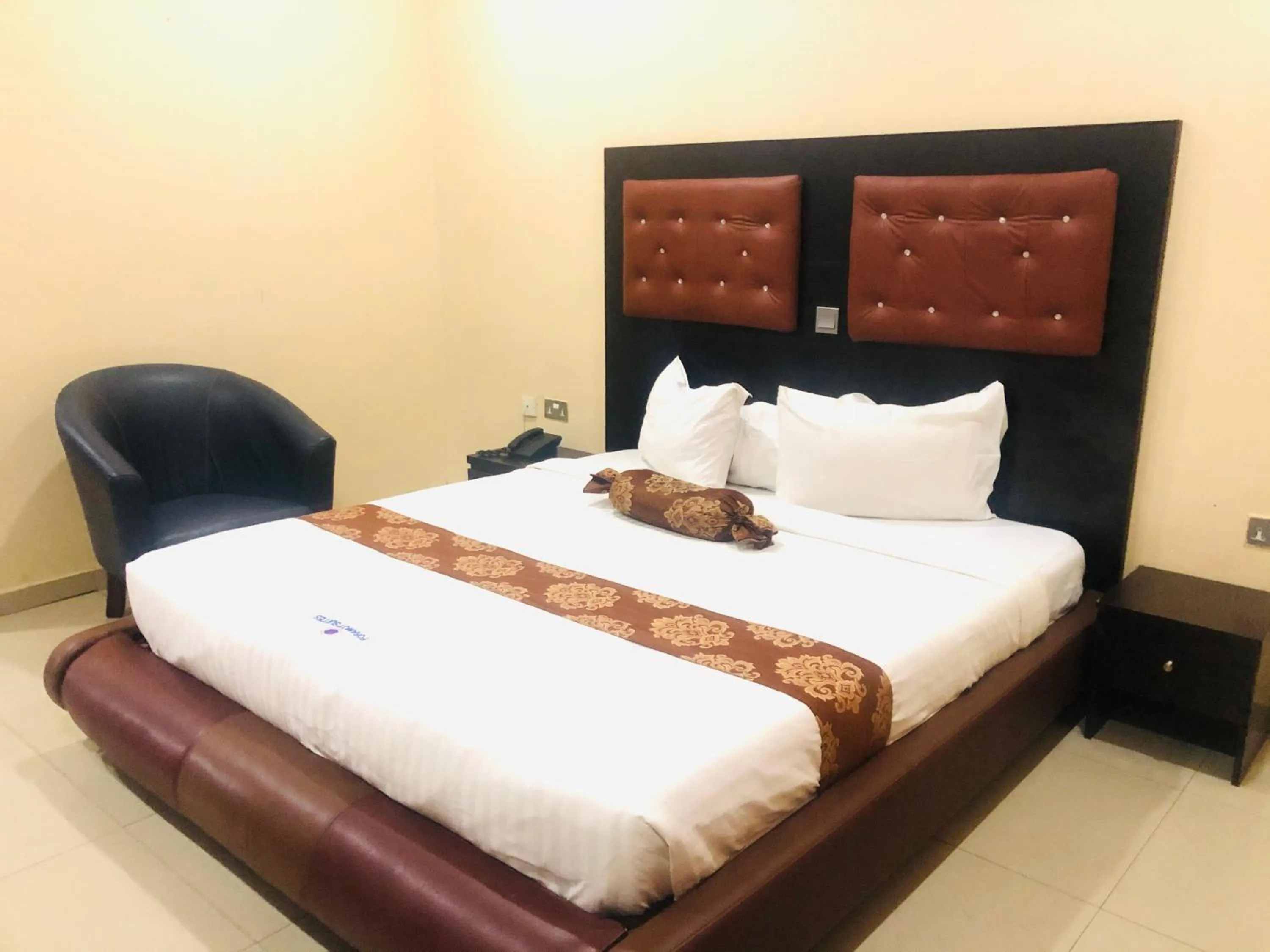 Bed in Mayor's & Diplomat Suite - GRA