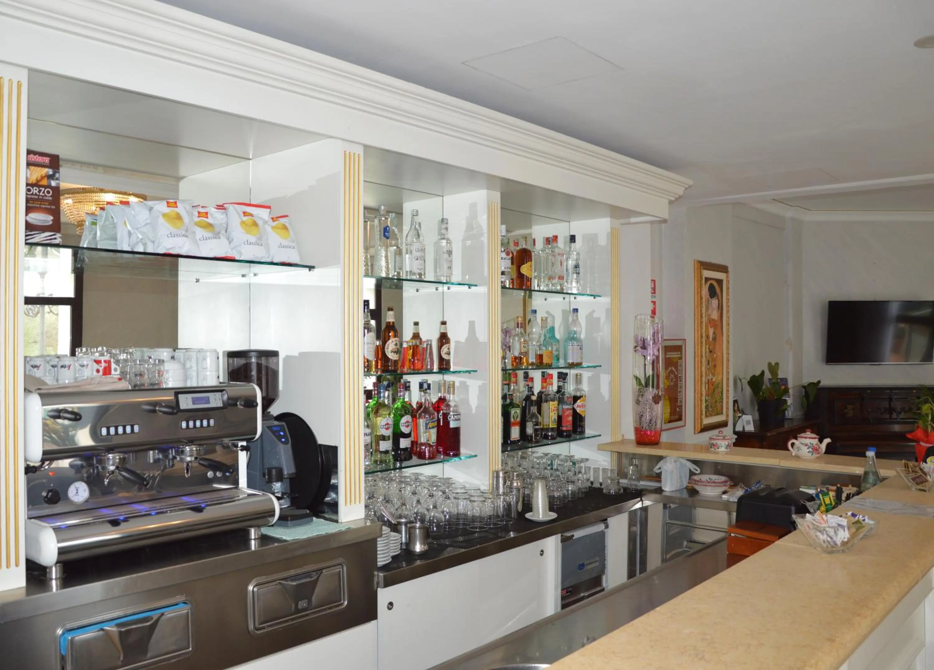 TV and multimedia in Nouvel Hotel Des Bains