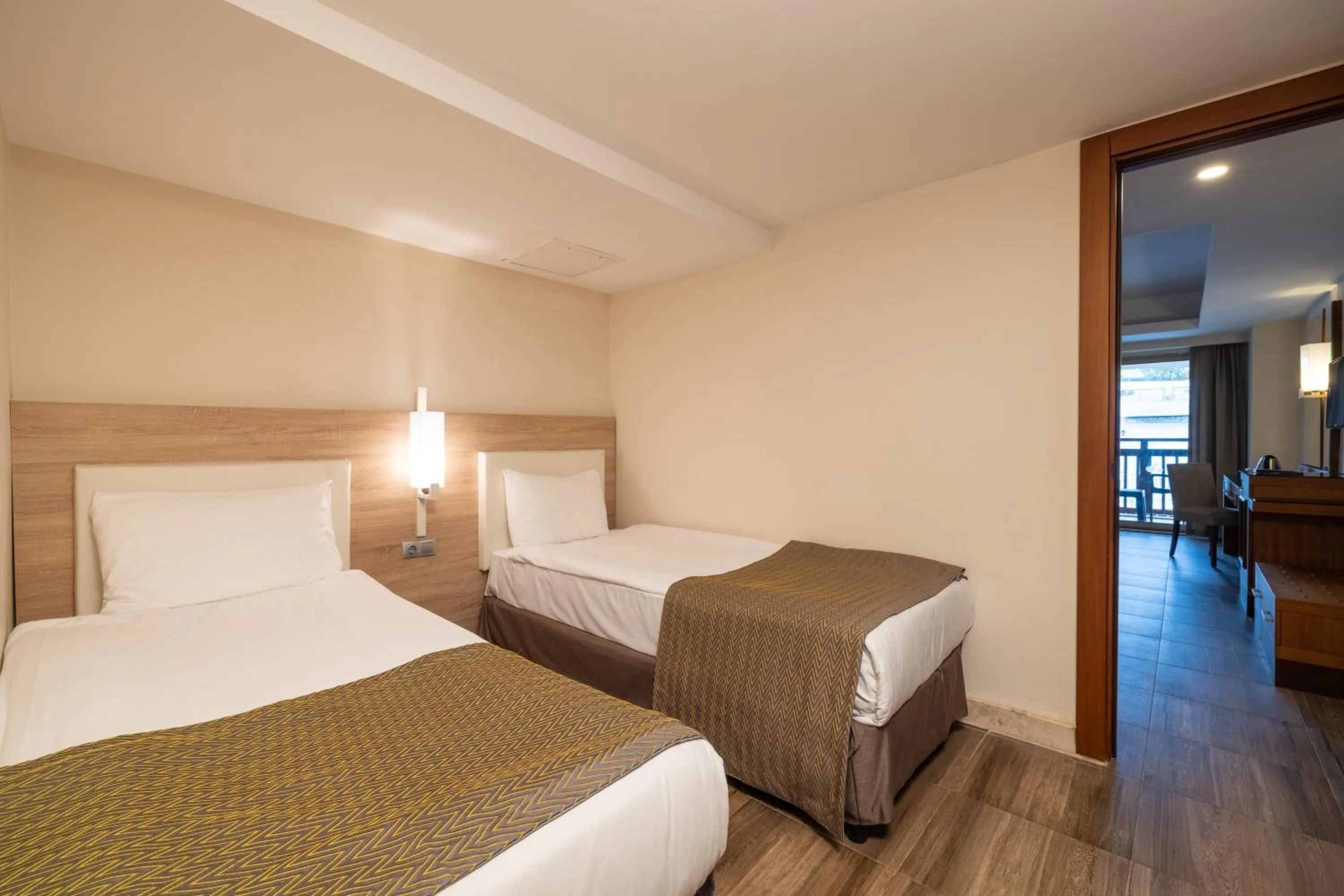 Property building, Bed in Crystal Prestige Pearl Collection