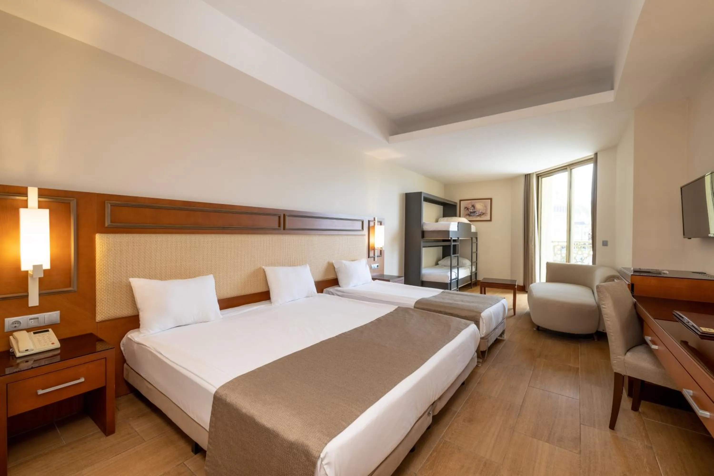 Bed in Crystal Prestige Pearl Collection