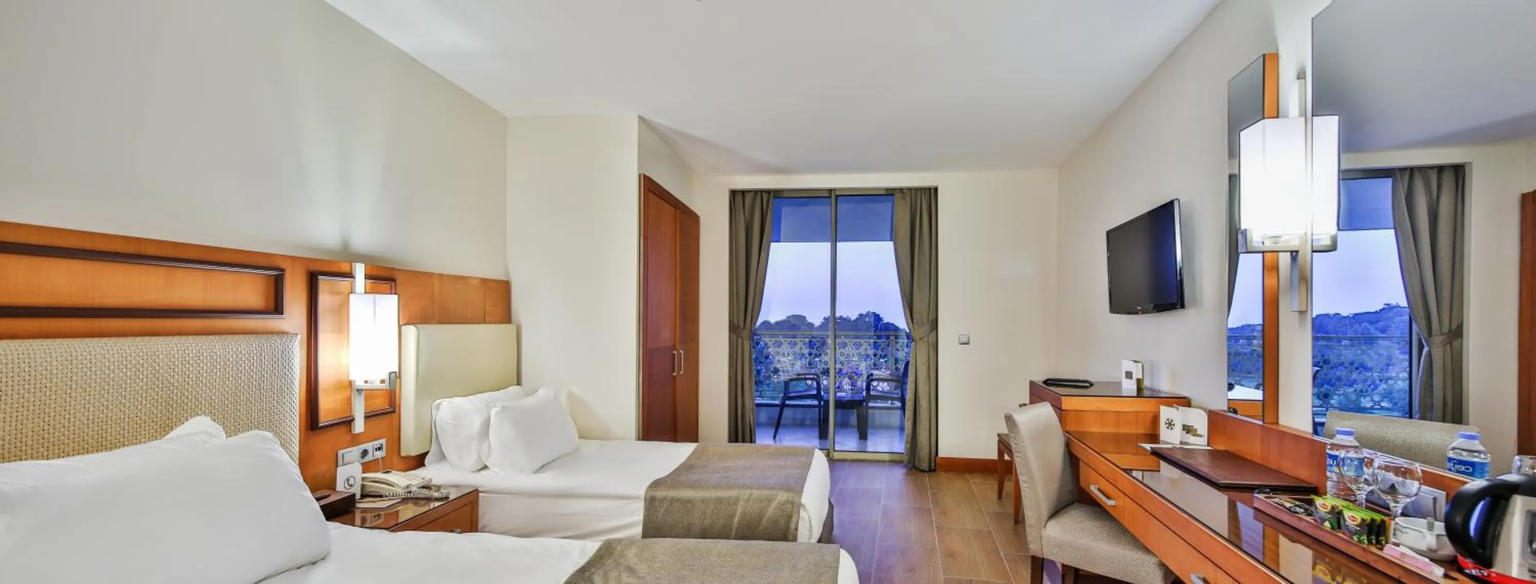 Property building, Bed in Crystal Prestige Pearl Collection