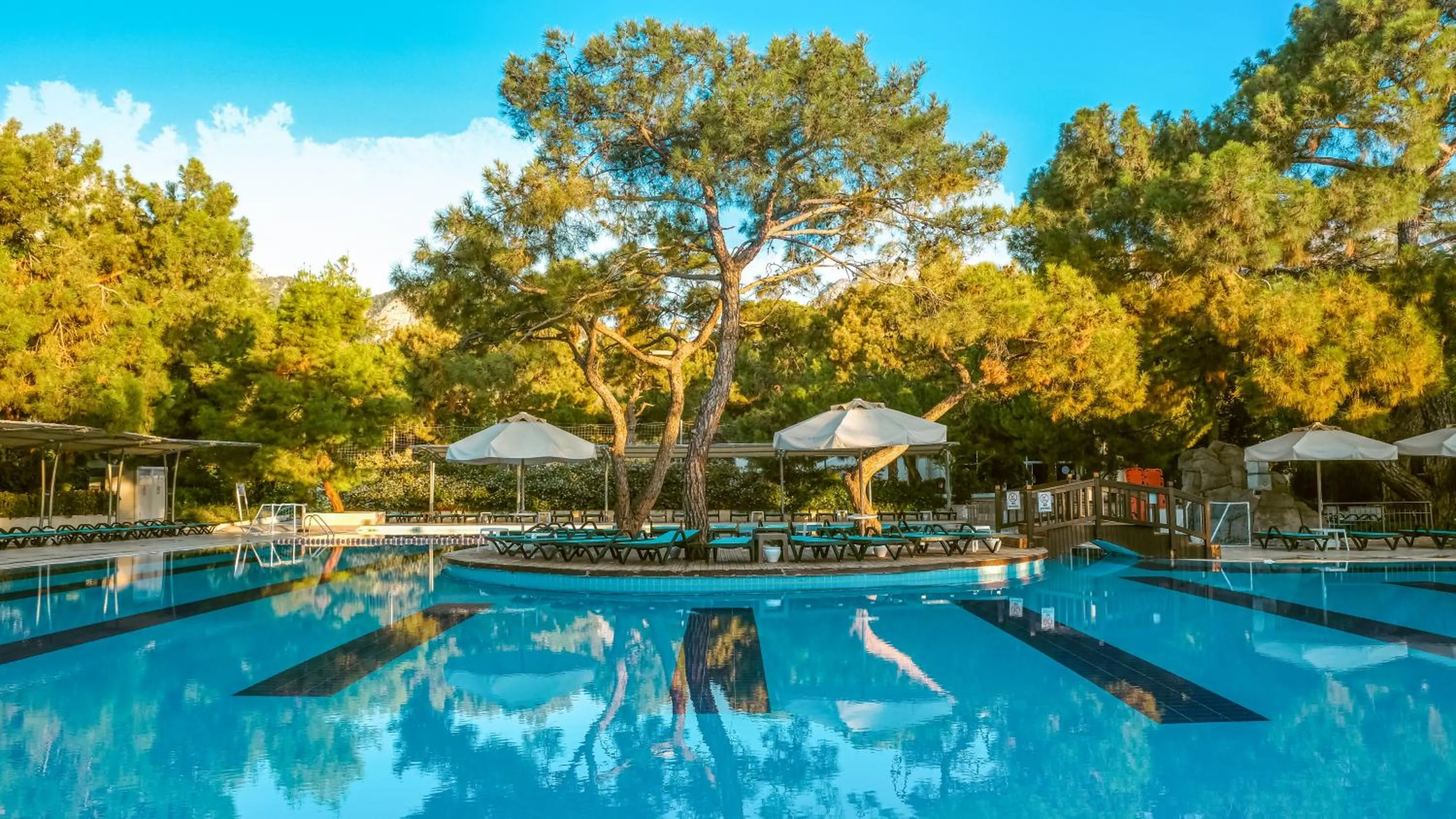 Property building in Crystal Prestige Pearl Collection