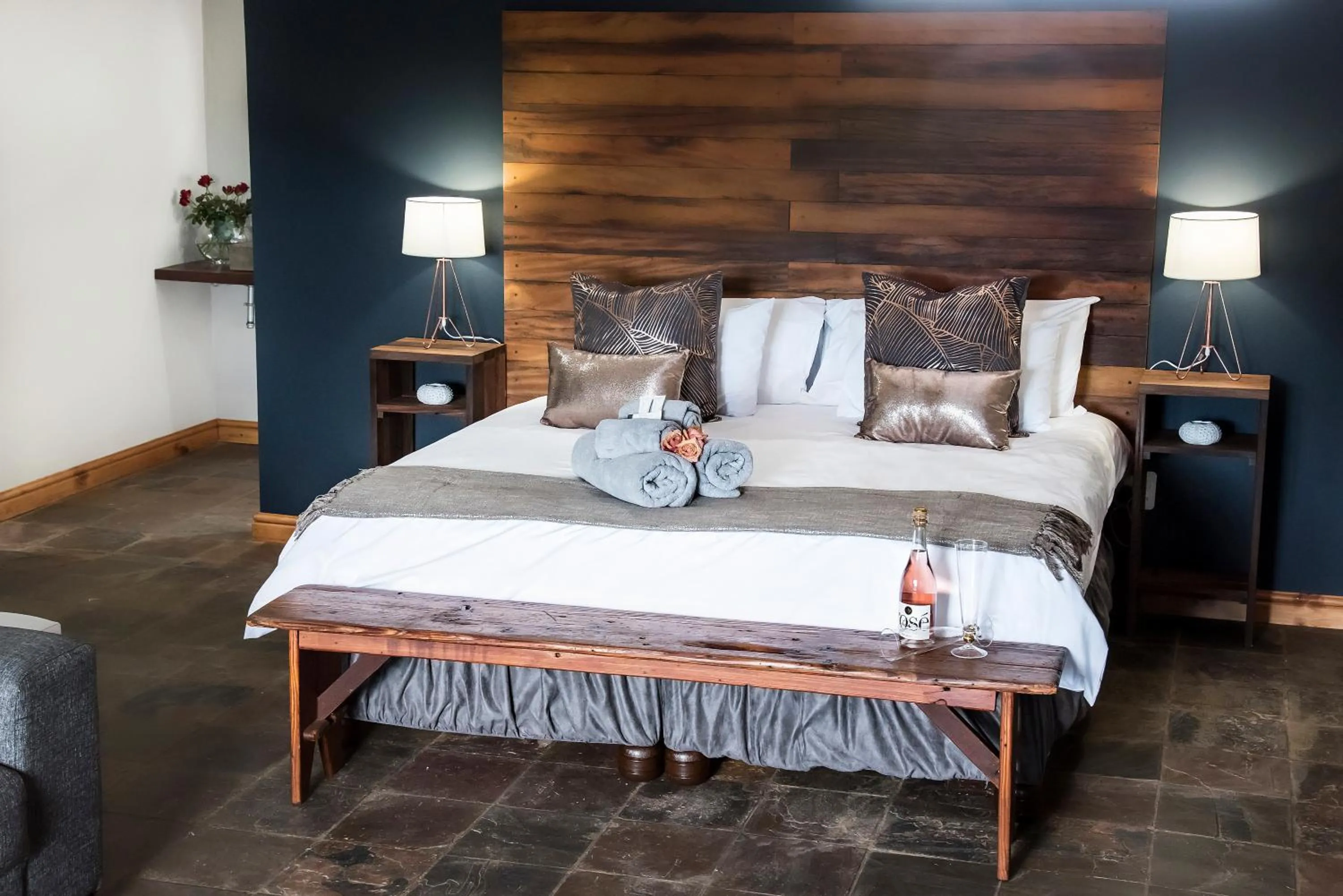 Bedroom, Bed in Blue Rain Guest House