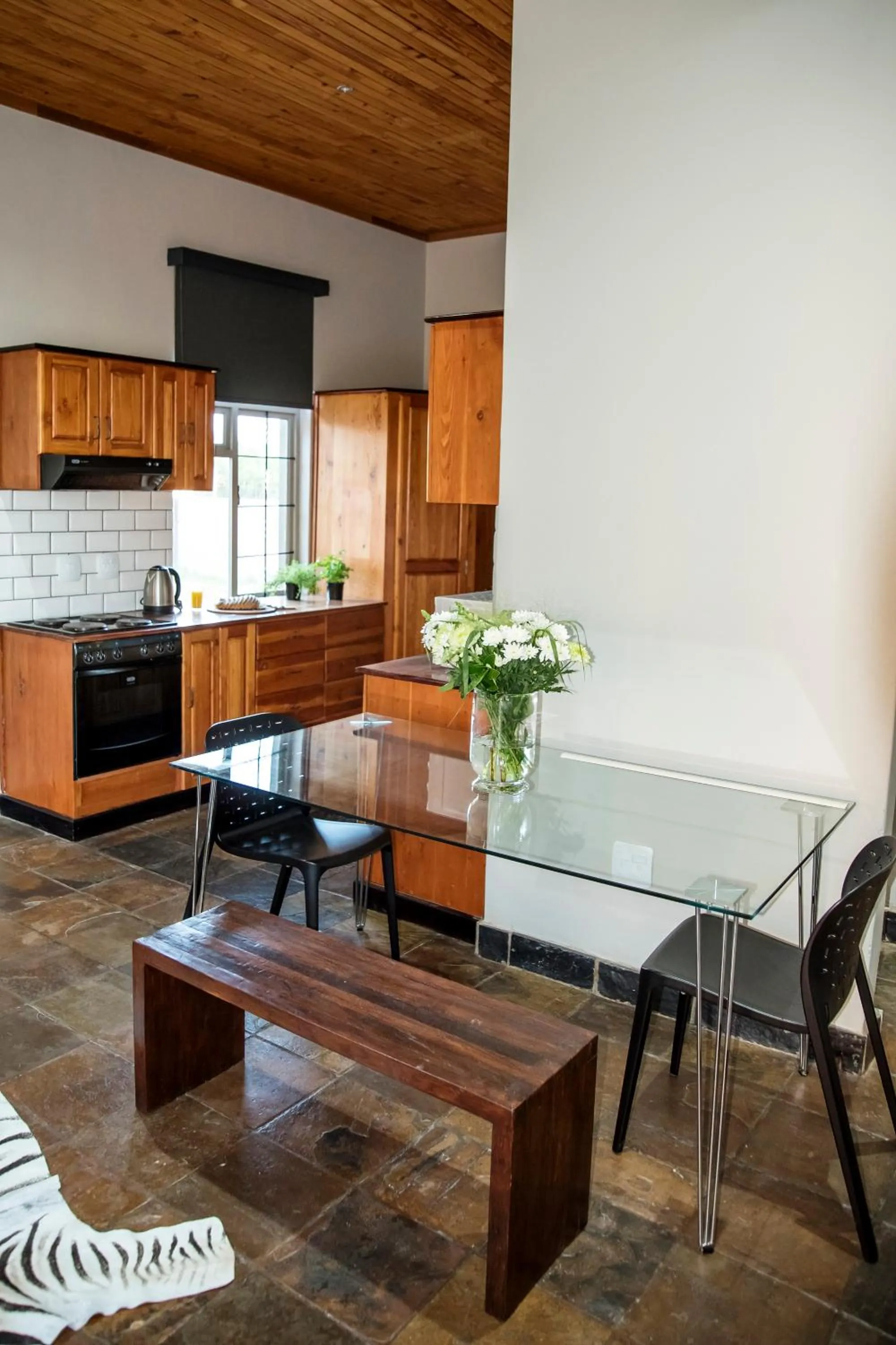 Kitchen or kitchenette in Blue Rain Guest House