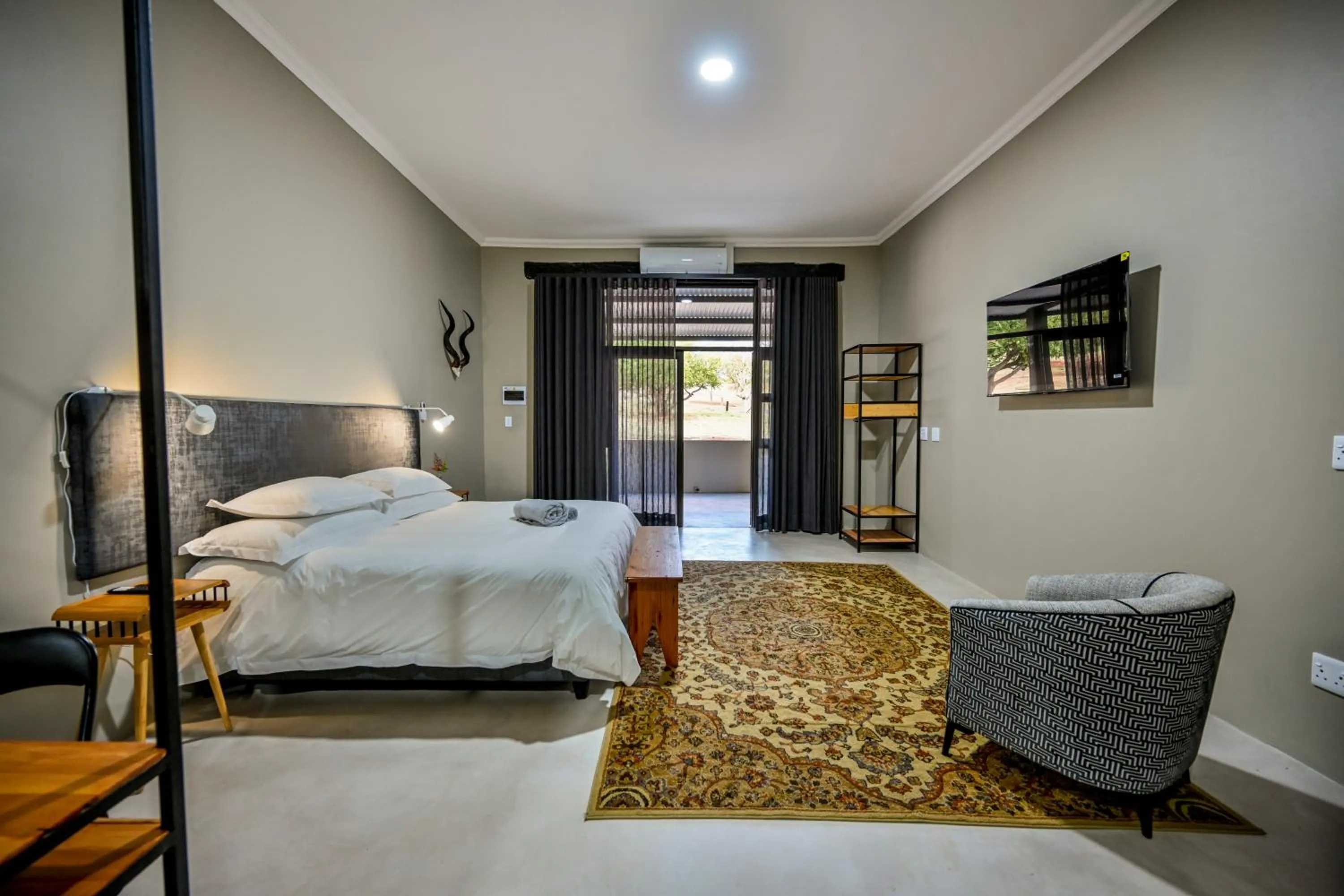 Bedroom, Bed in Blue Rain Guest House