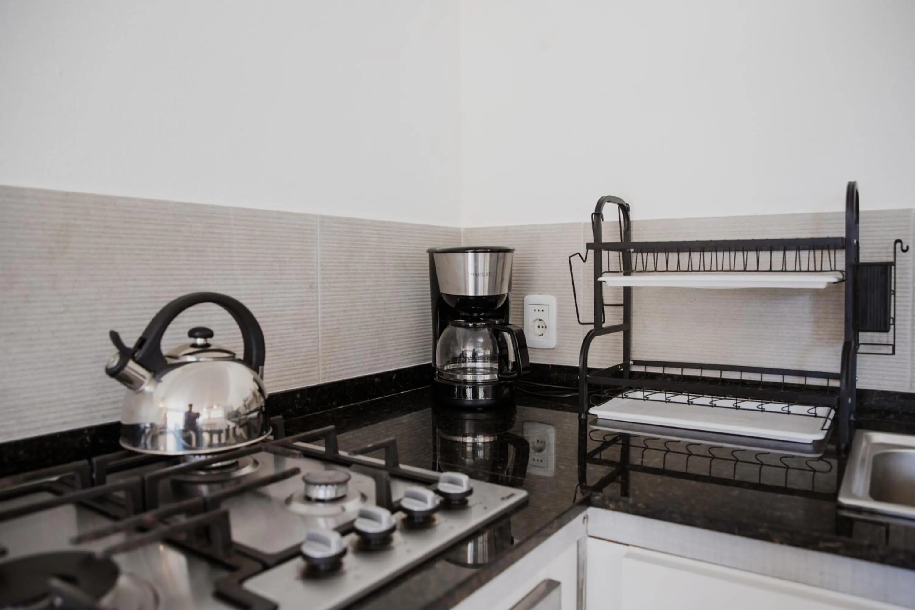 Coffee/tea facilities in Aloe Village Aparthotel & Spa