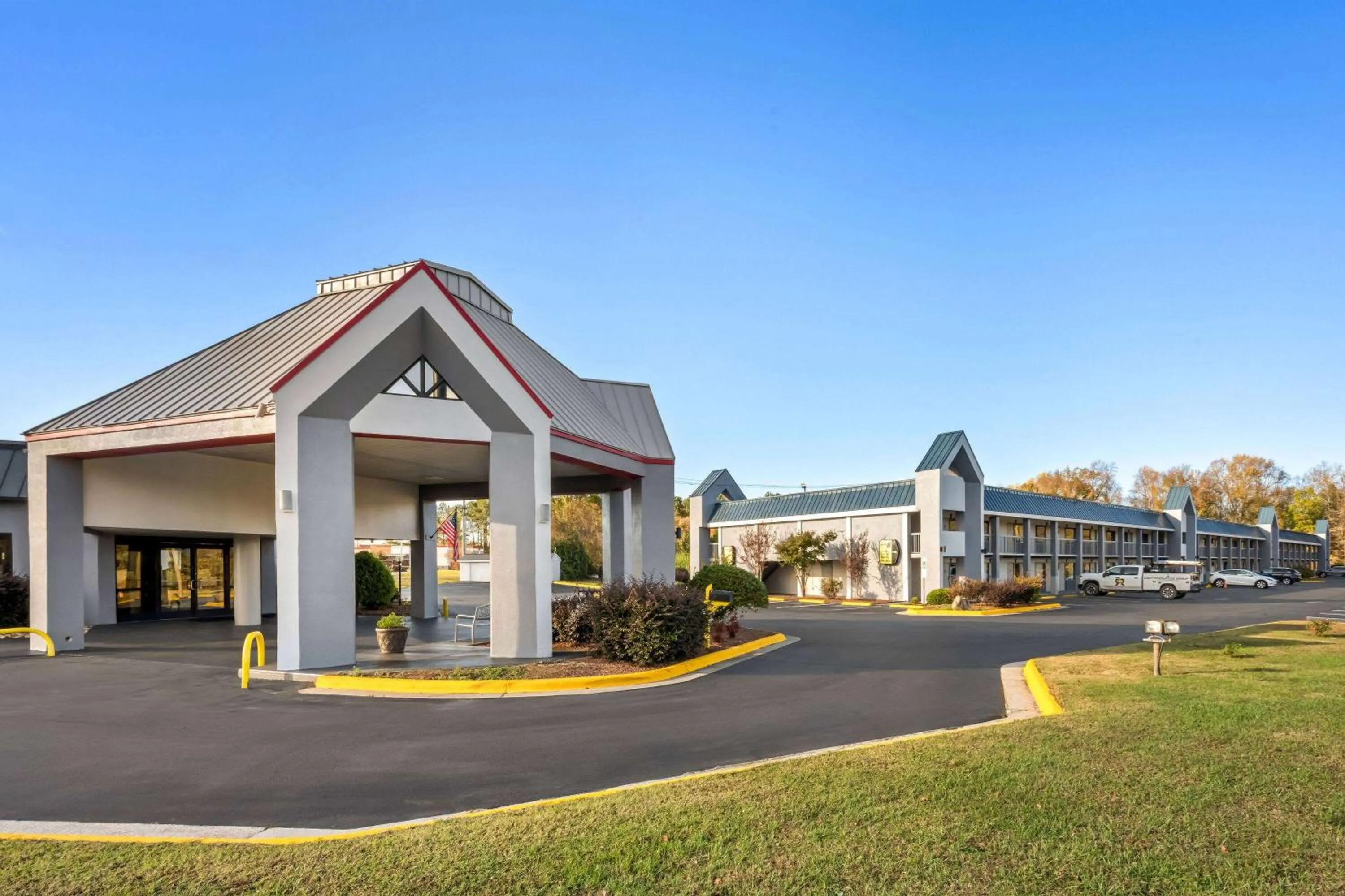 Property building in Super 8 by Wyndham Garysburg/Roanoke Rapids