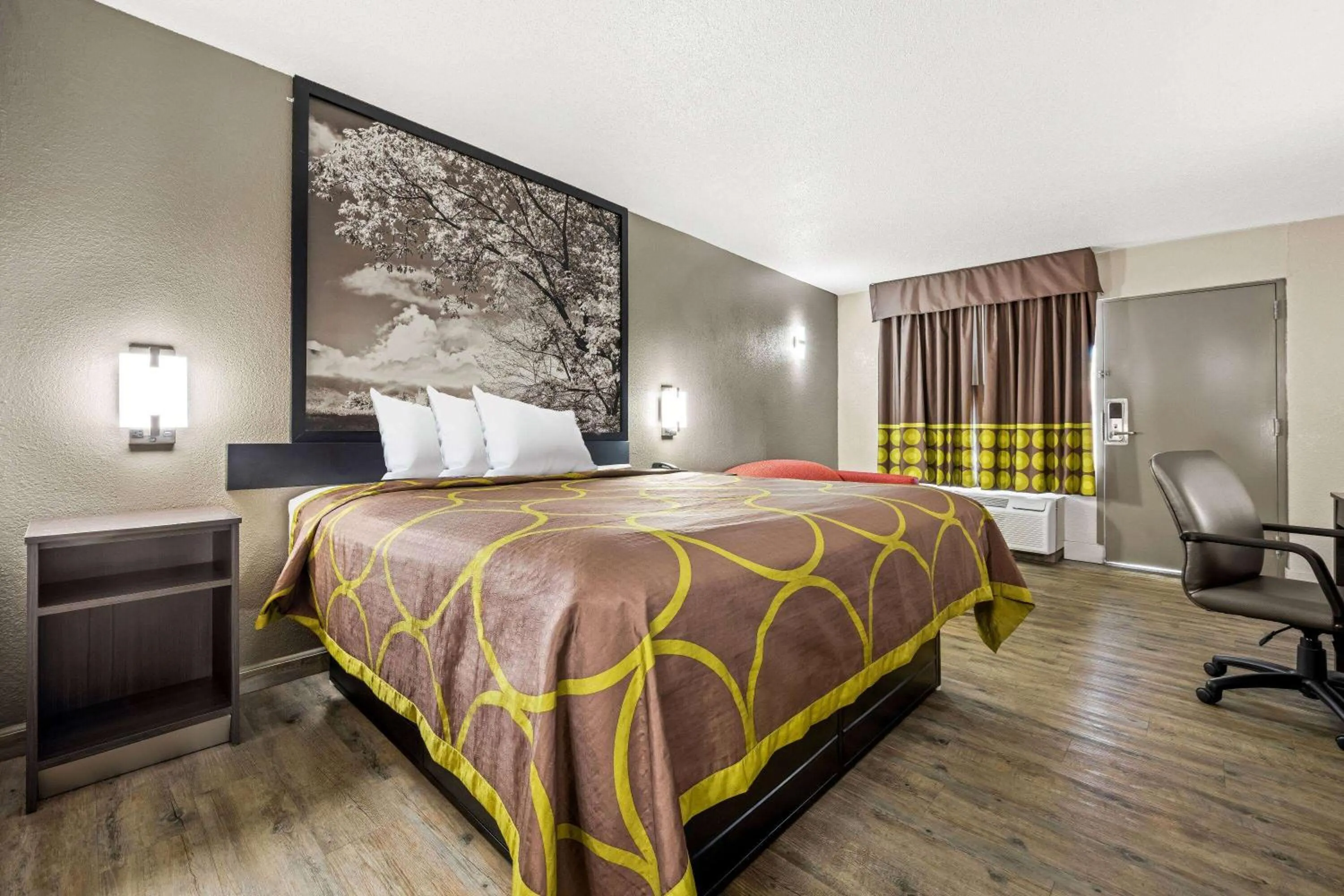 Bed in Super 8 by Wyndham Garysburg/Roanoke Rapids
