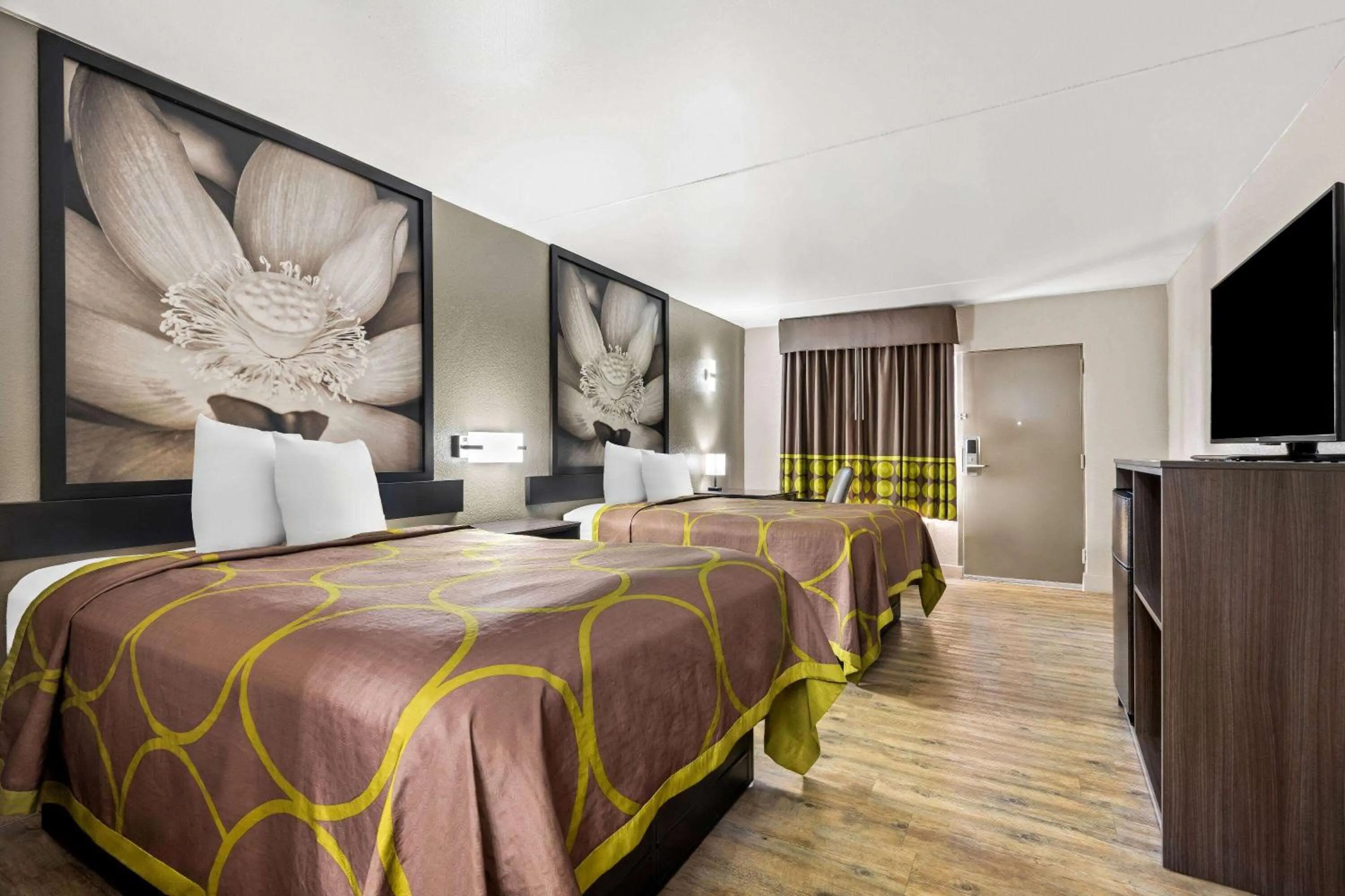 Bed in Super 8 by Wyndham Garysburg/Roanoke Rapids