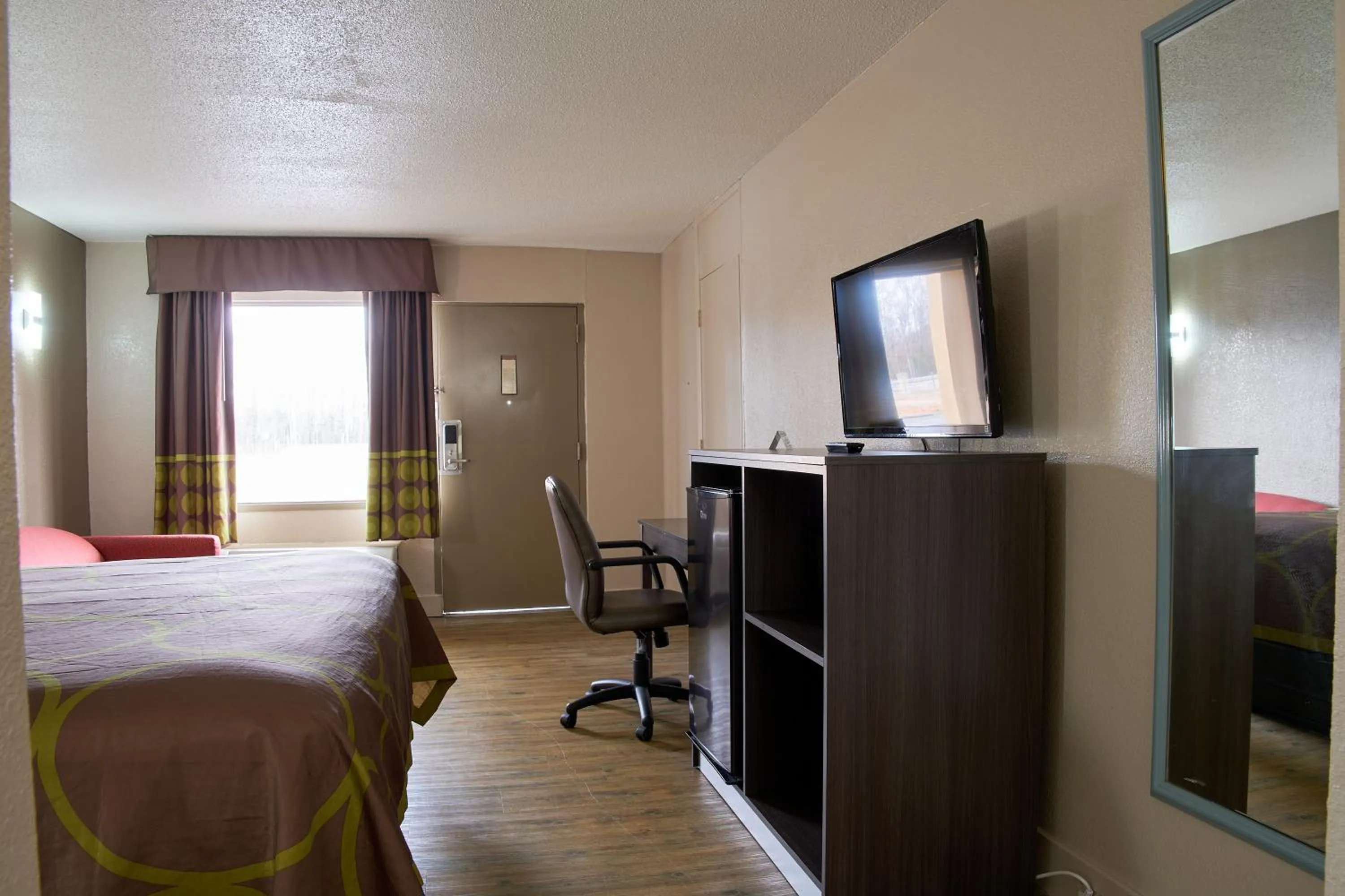 TV and multimedia, Bed in Super 8 by Wyndham Garysburg/Roanoke Rapids