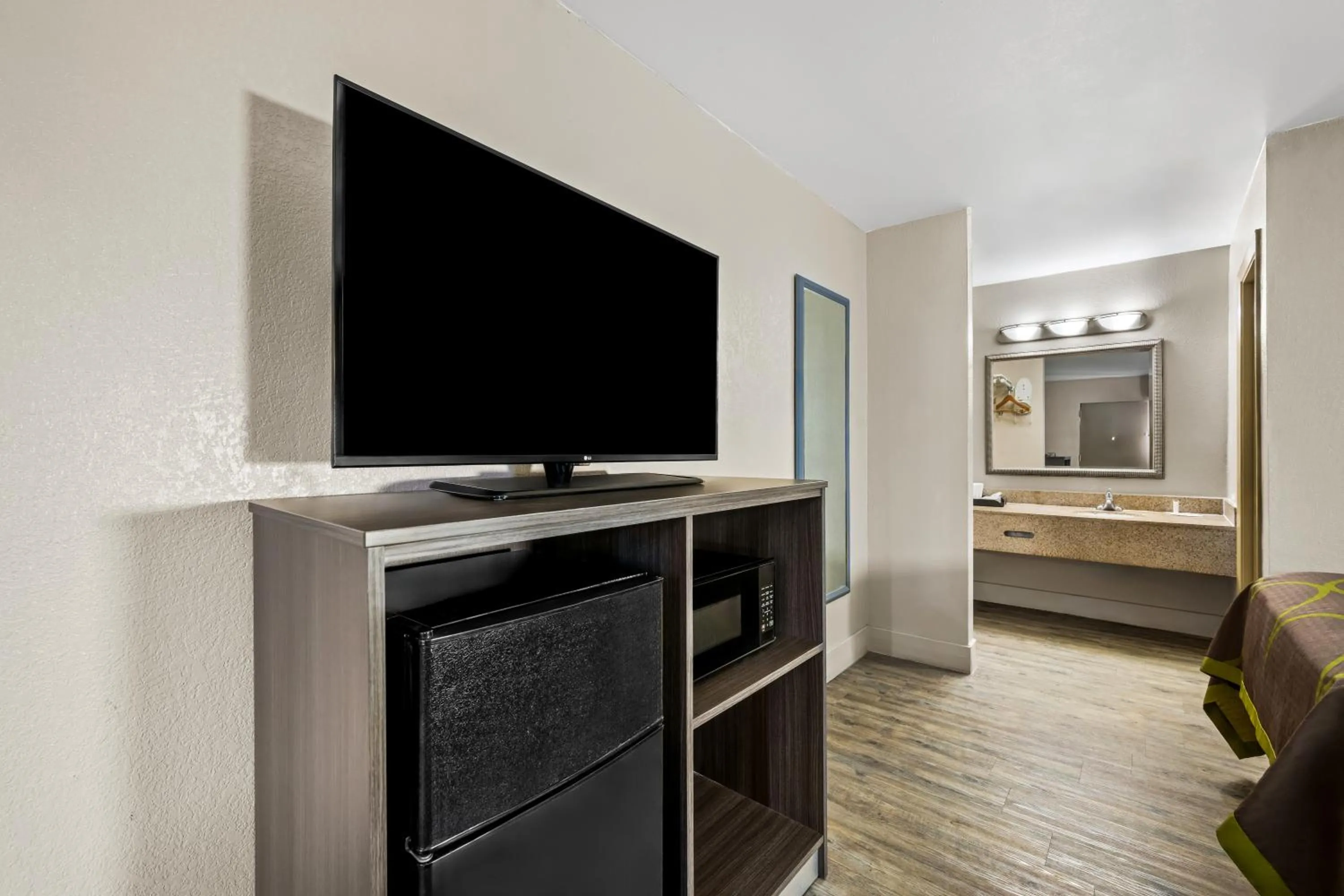 TV and multimedia, Bed in Super 8 by Wyndham Garysburg/Roanoke Rapids