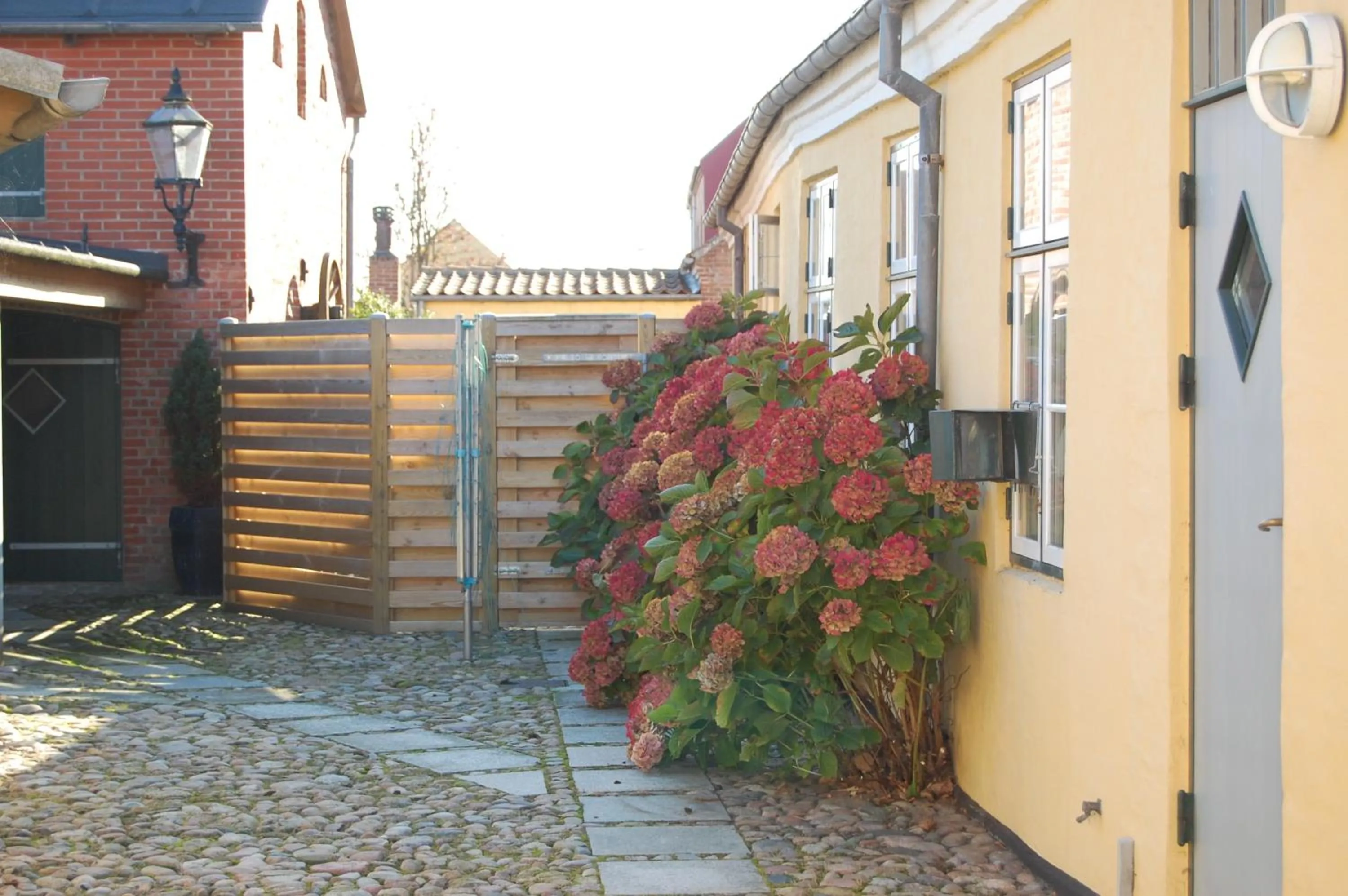 Property building in Den Gamle Købmandsgaard Bed & Breakfast