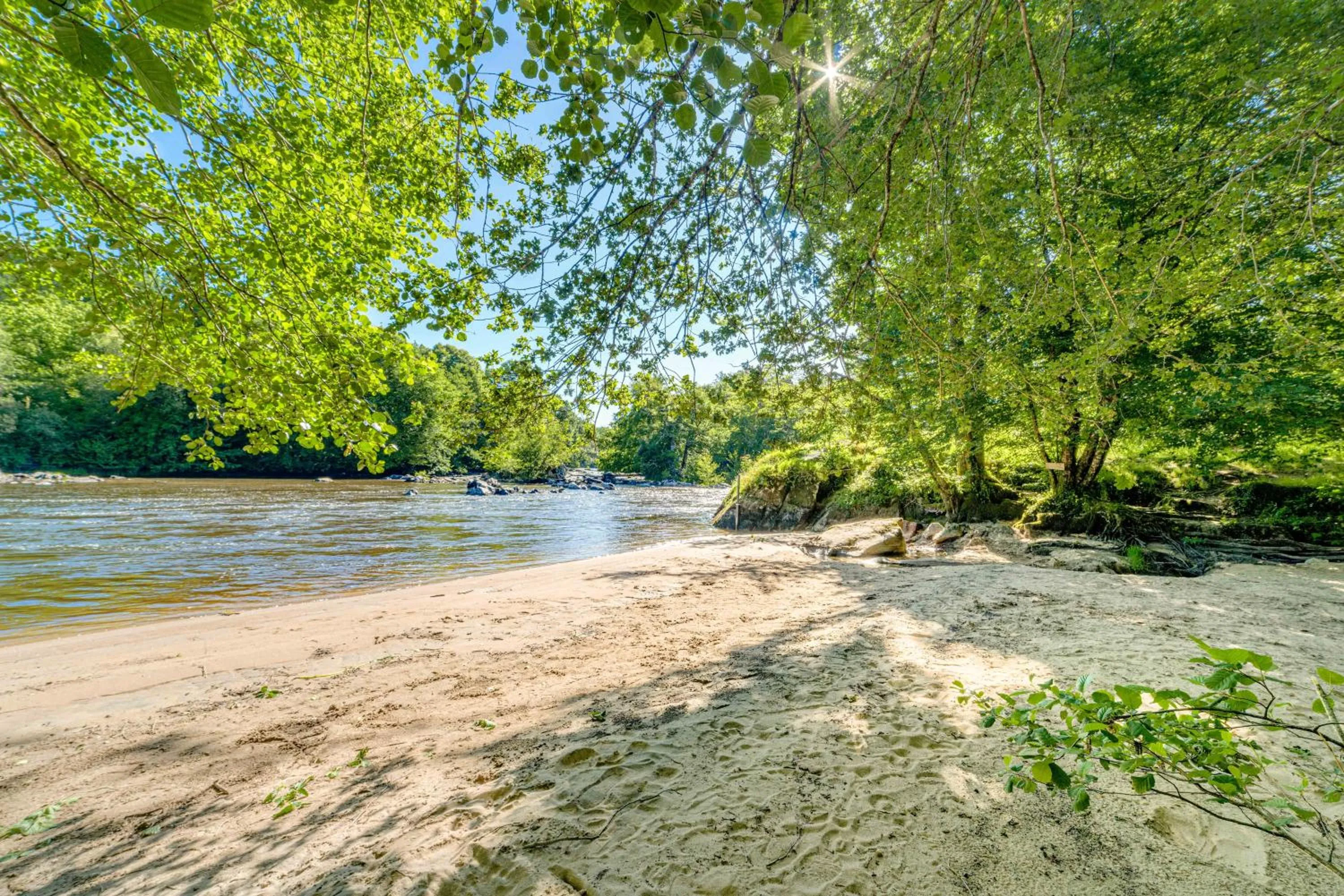 Nearby landmark in L'Élassier