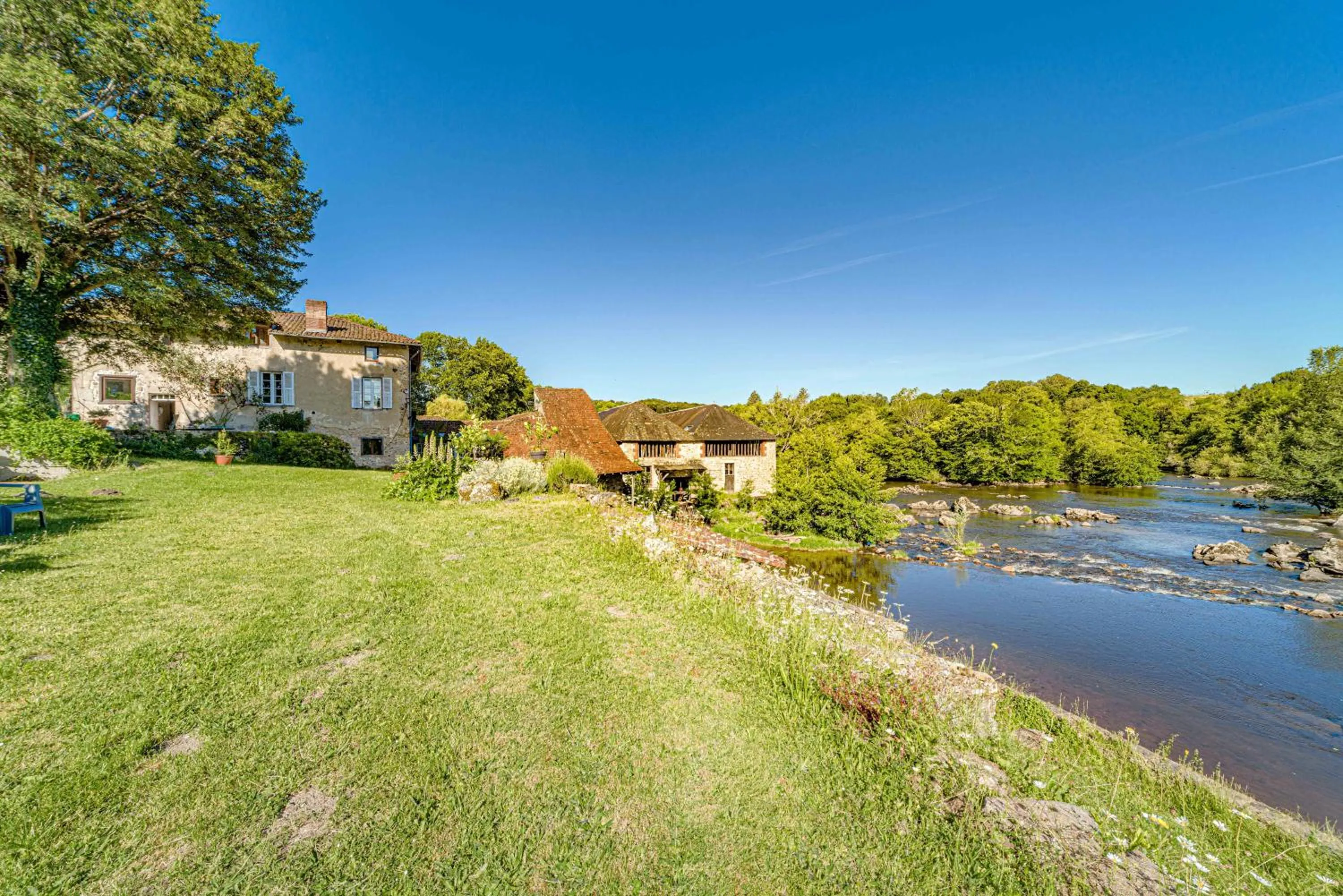 Property building in L'Élassier