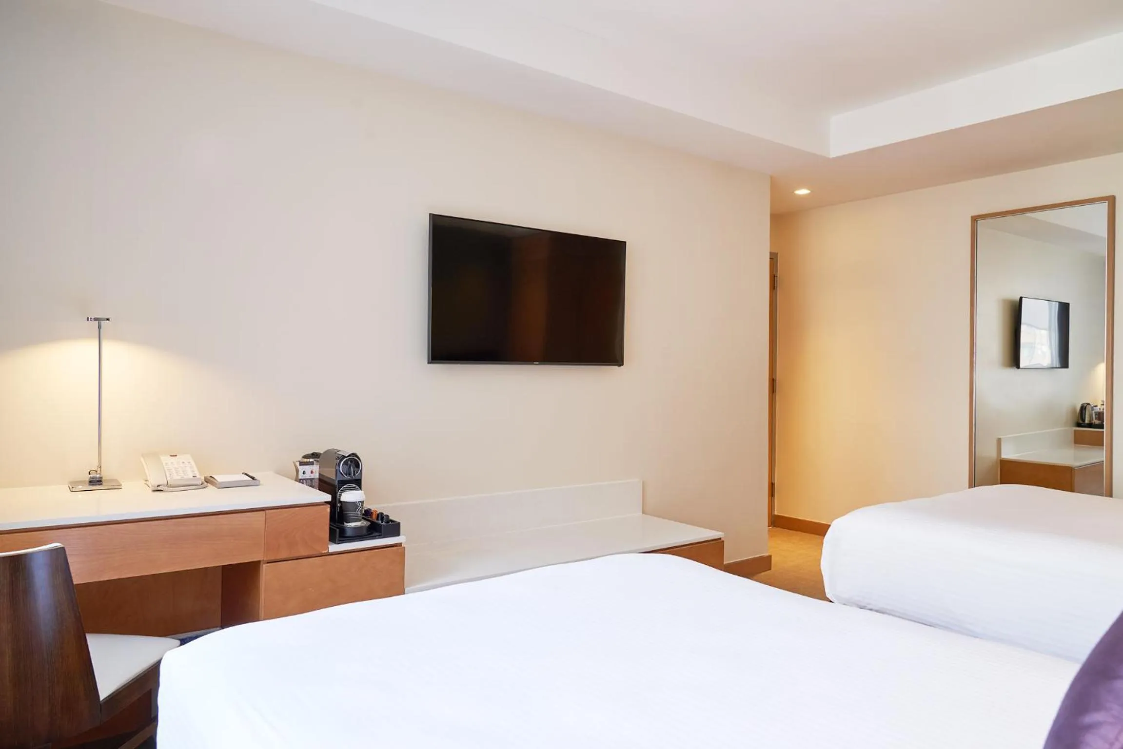 TV and multimedia, Bed in Concorde Hotel New York