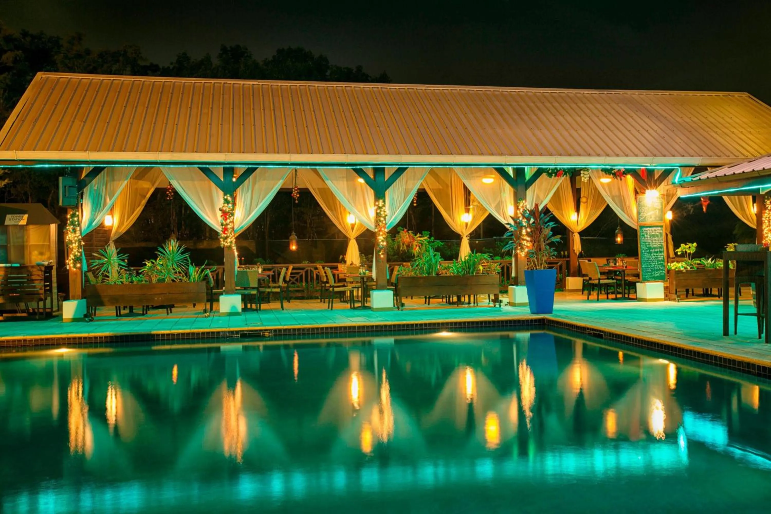 Restaurant/places to eat in Courtyard by Marriott Paramaribo