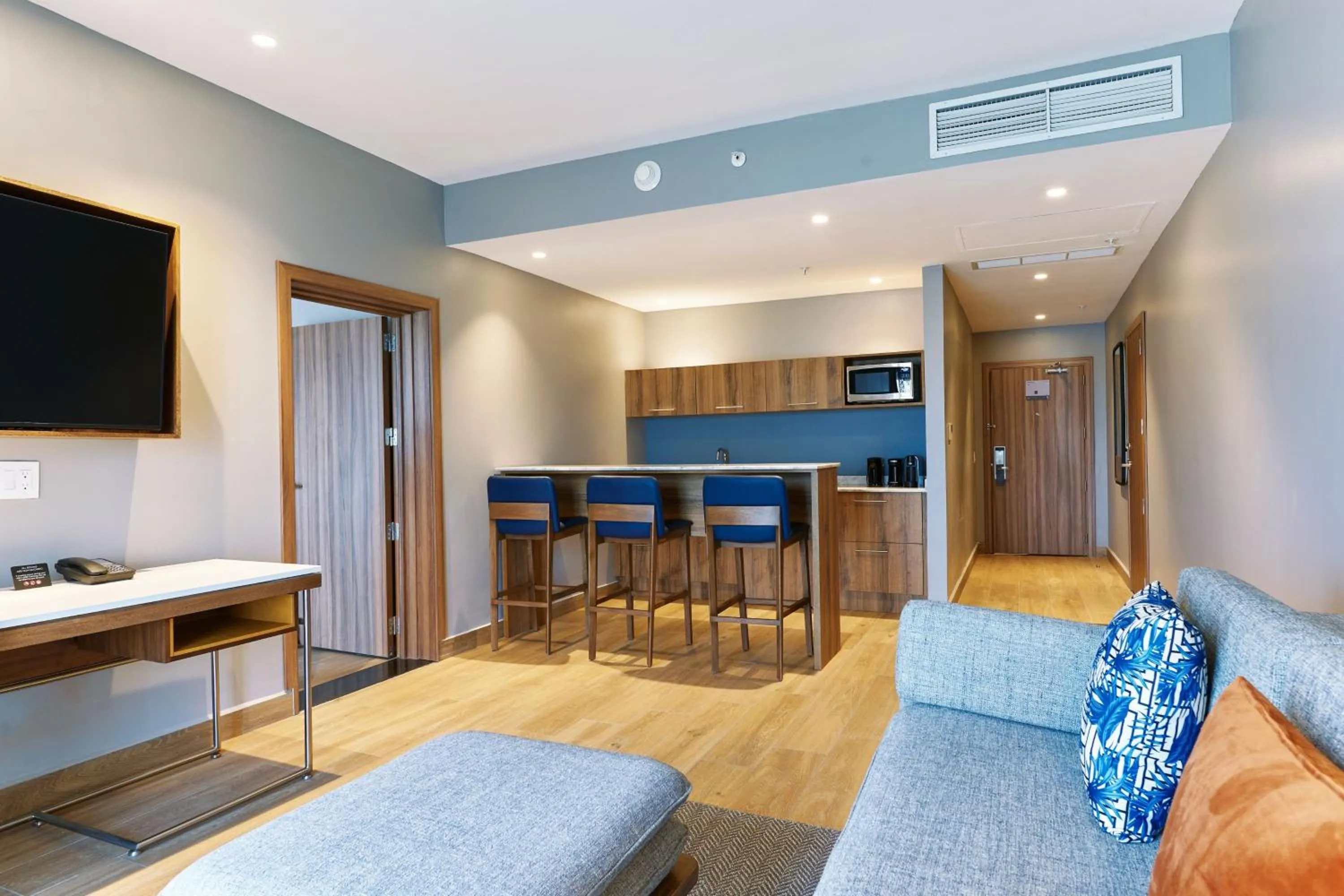 Photo of the whole room in Courtyard by Marriott Paramaribo