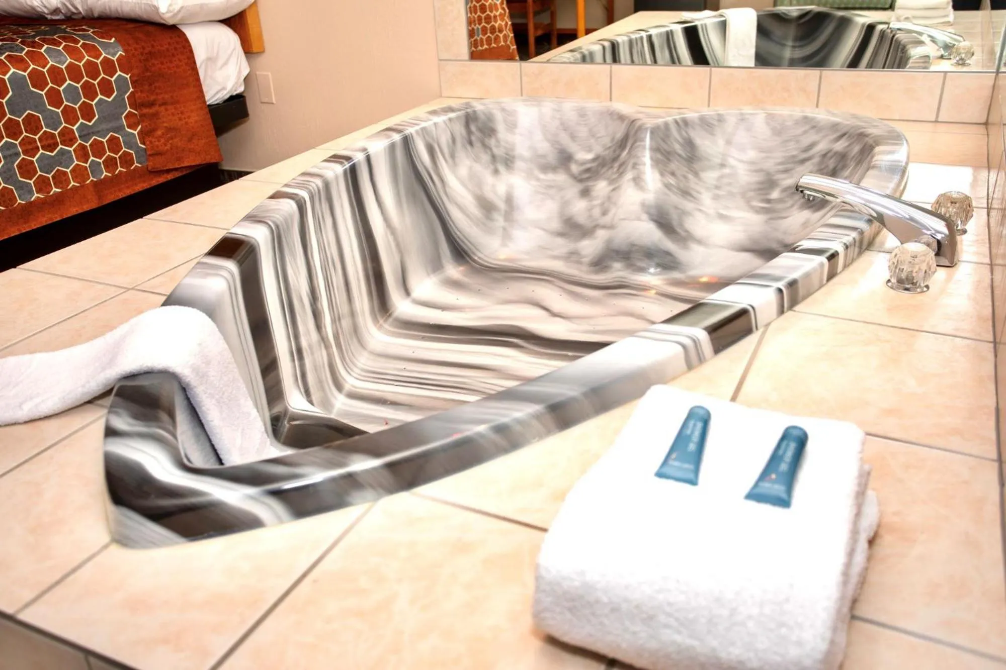 Hot Tub in Budget Inn Cicero