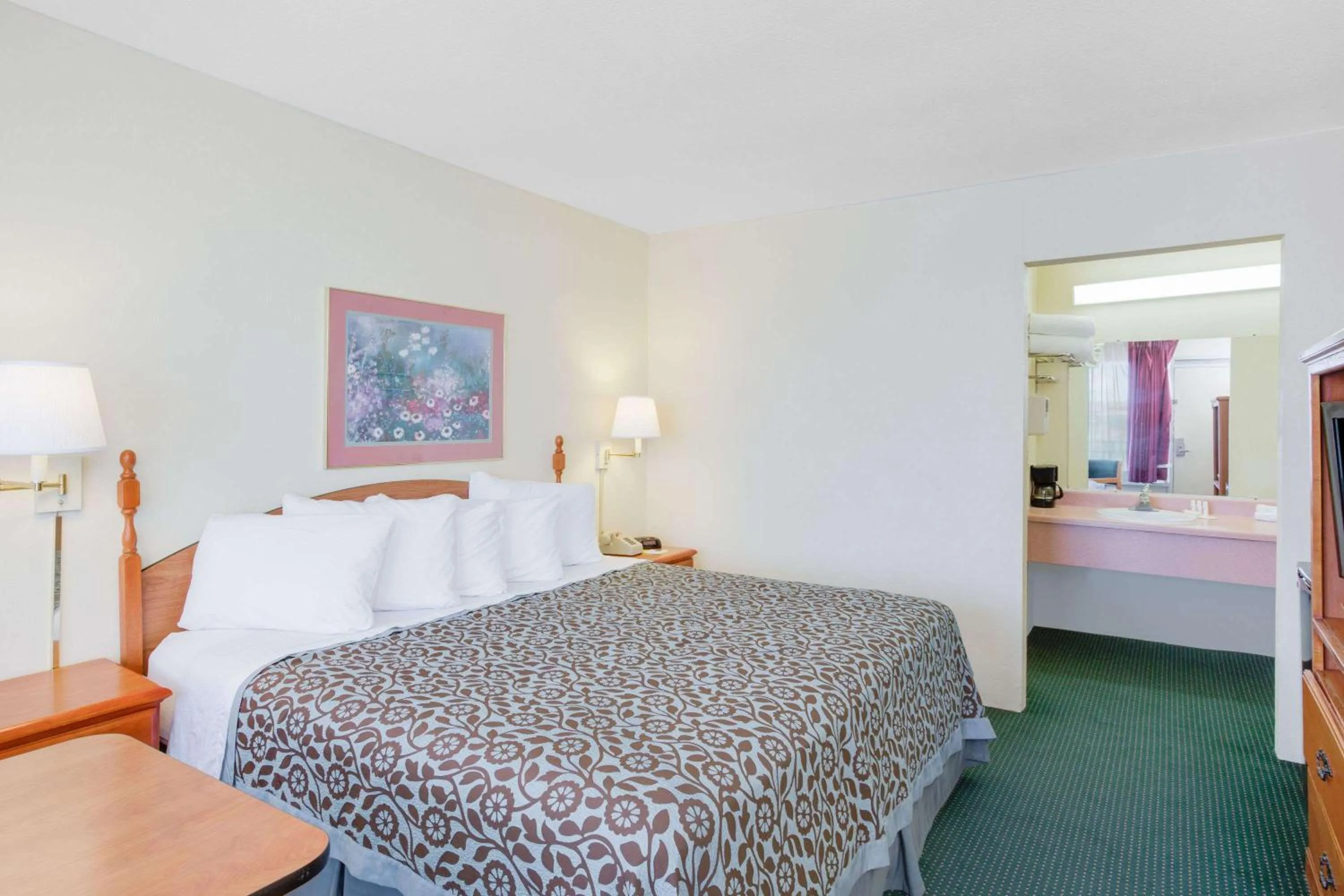 Photo of the whole room in Days Inn by Wyndham Newport