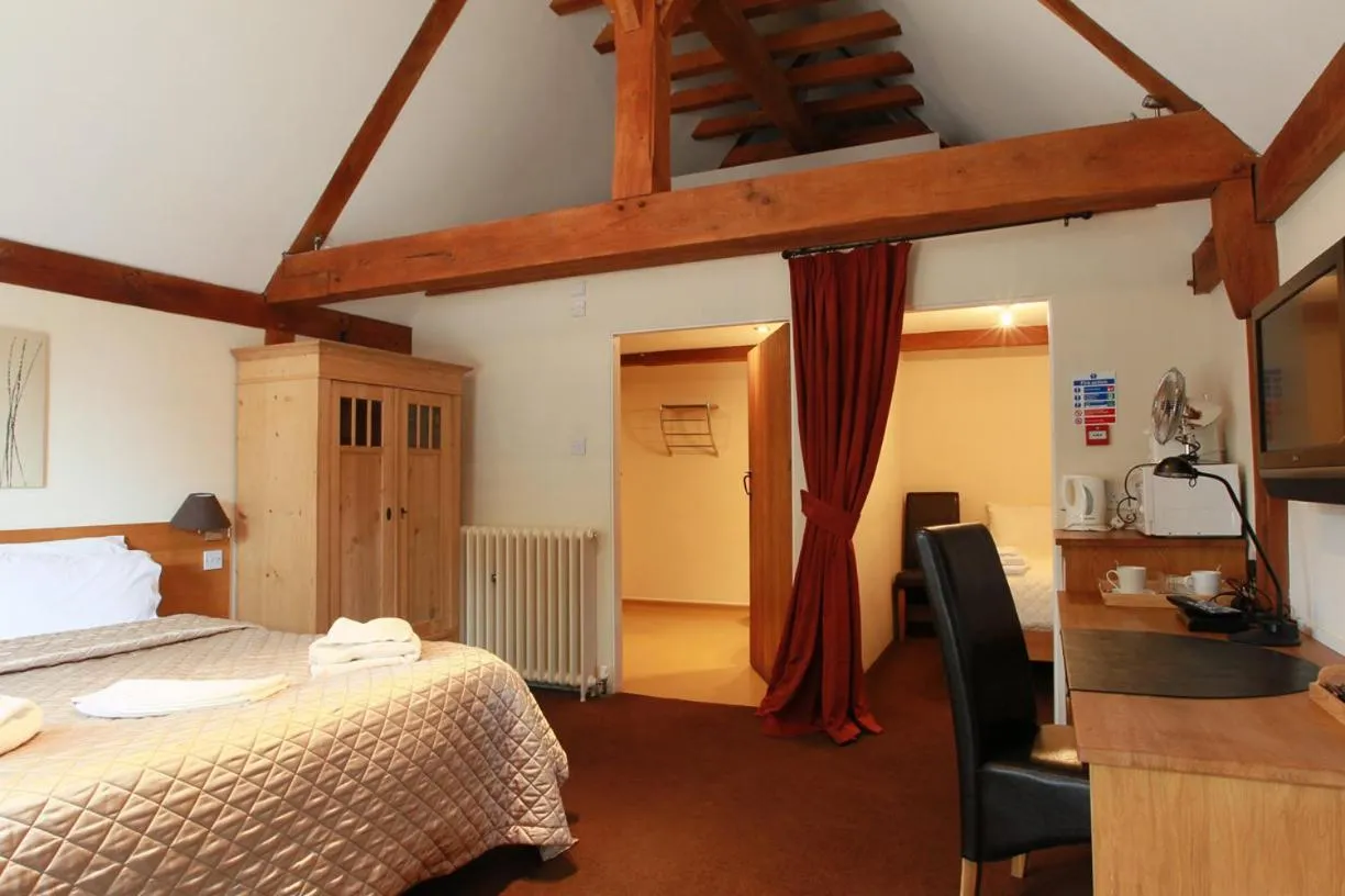 Photo of the whole room, Bed in Tonge Barn