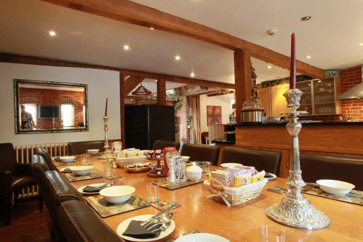 Dining area in Tonge Barn