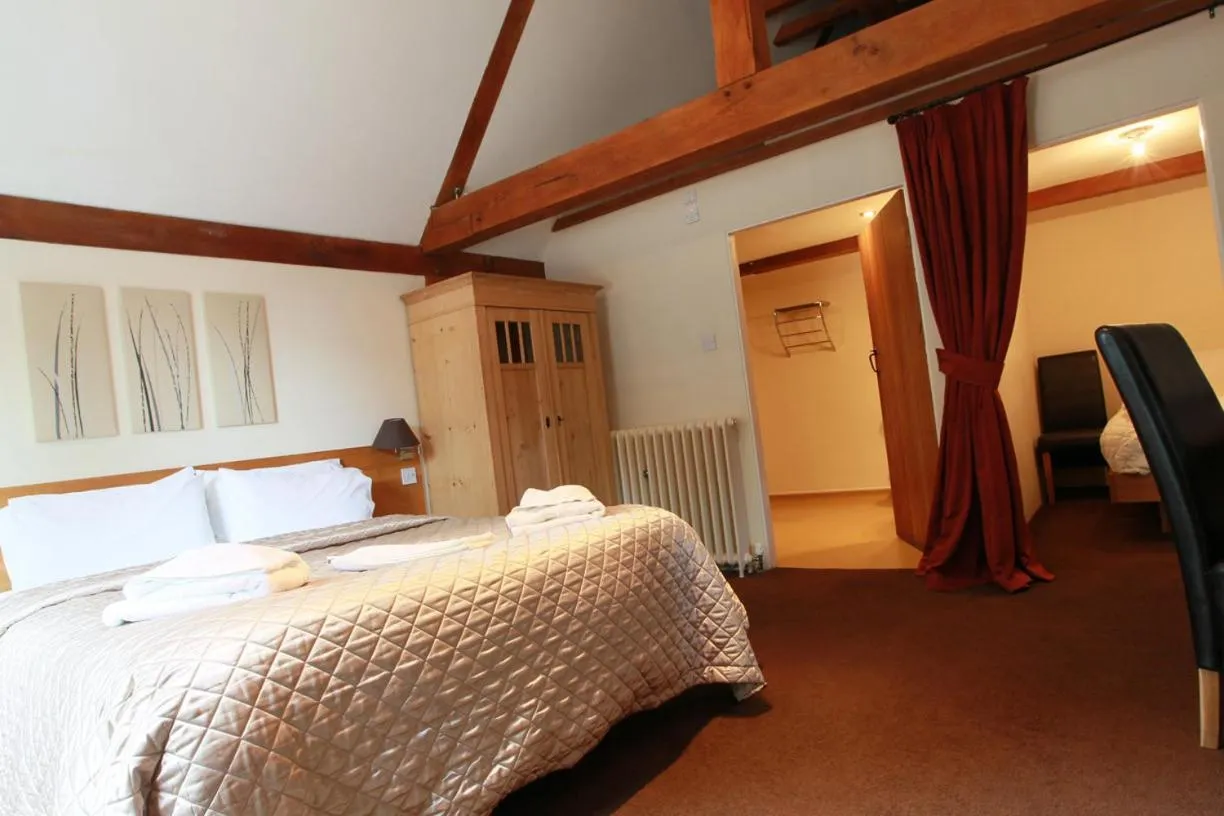Photo of the whole room, Bed in Tonge Barn