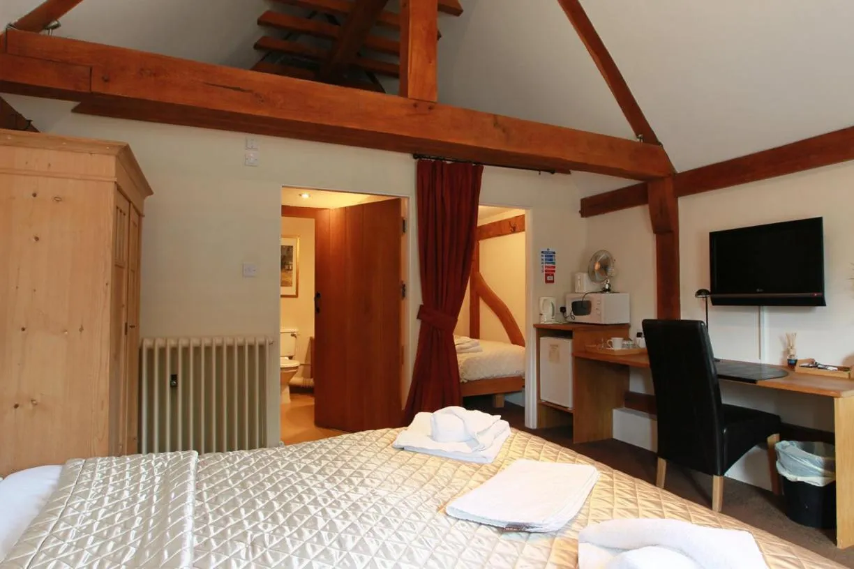 Photo of the whole room, Bed in Tonge Barn