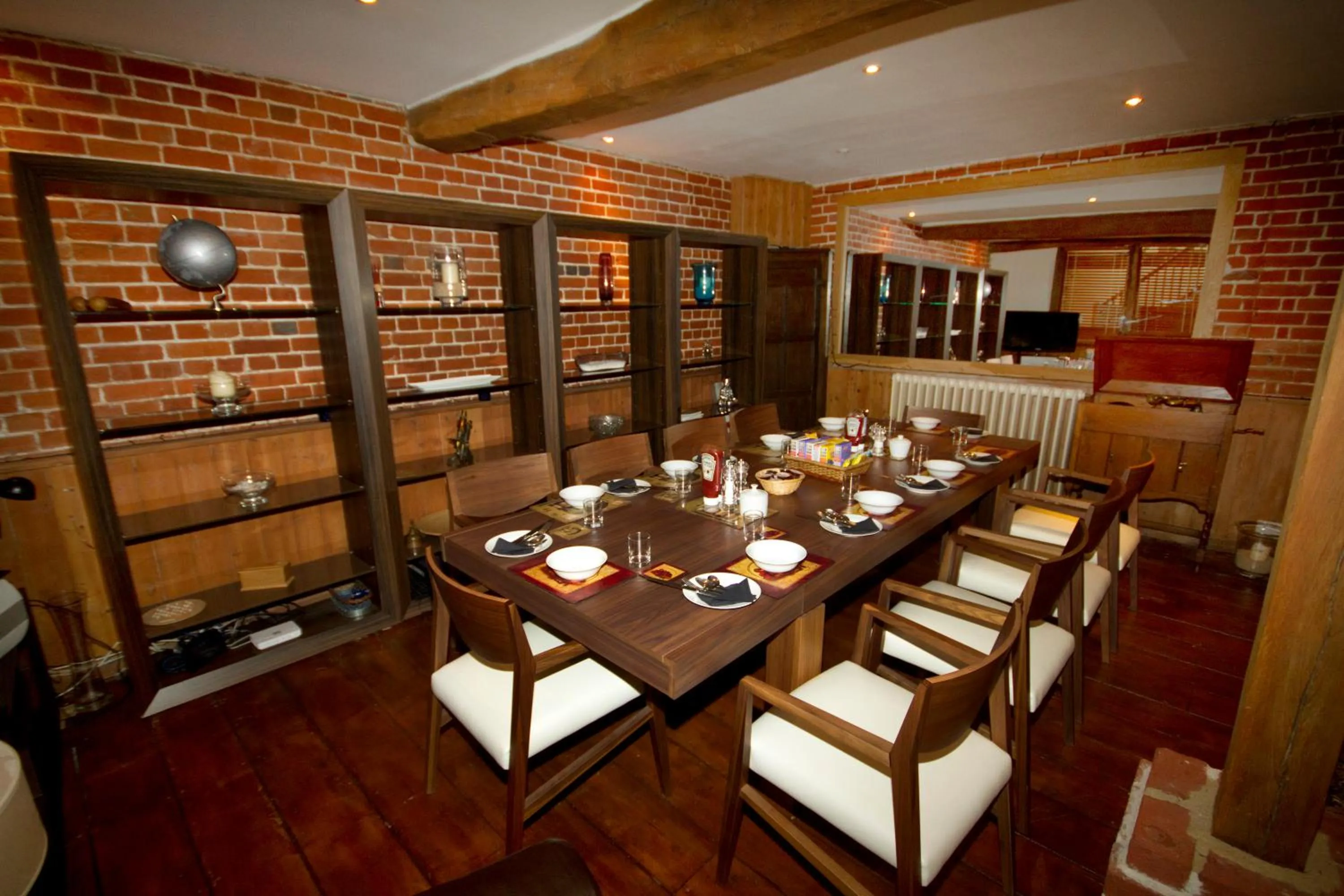 Dining area in Tonge Barn