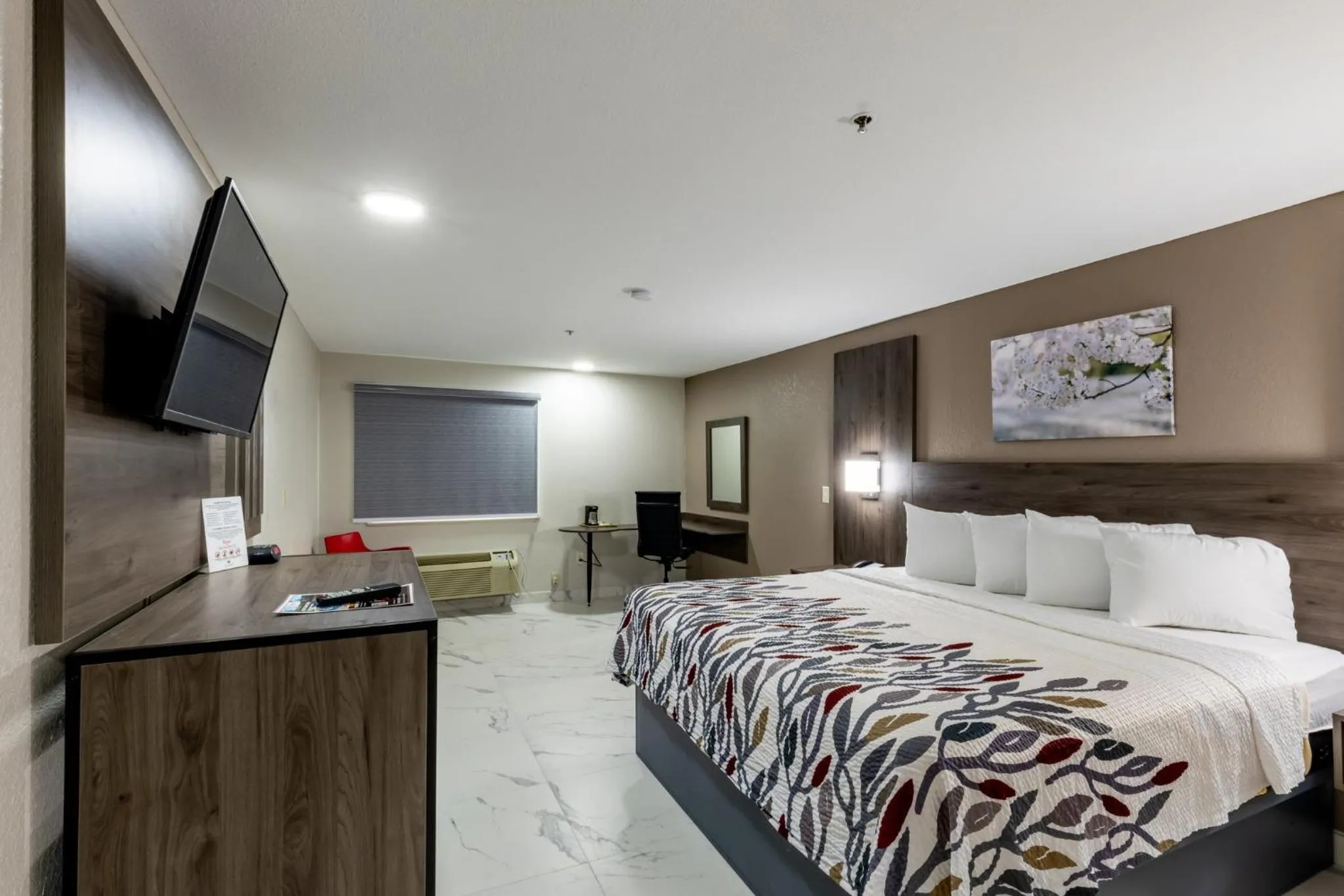 Bedroom, Bed in Red Roof Inn Pharr - McAllen