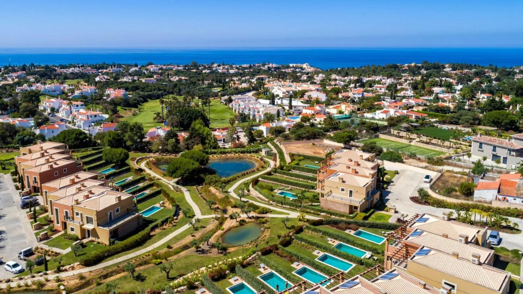 Property building in Vale de Milho Village