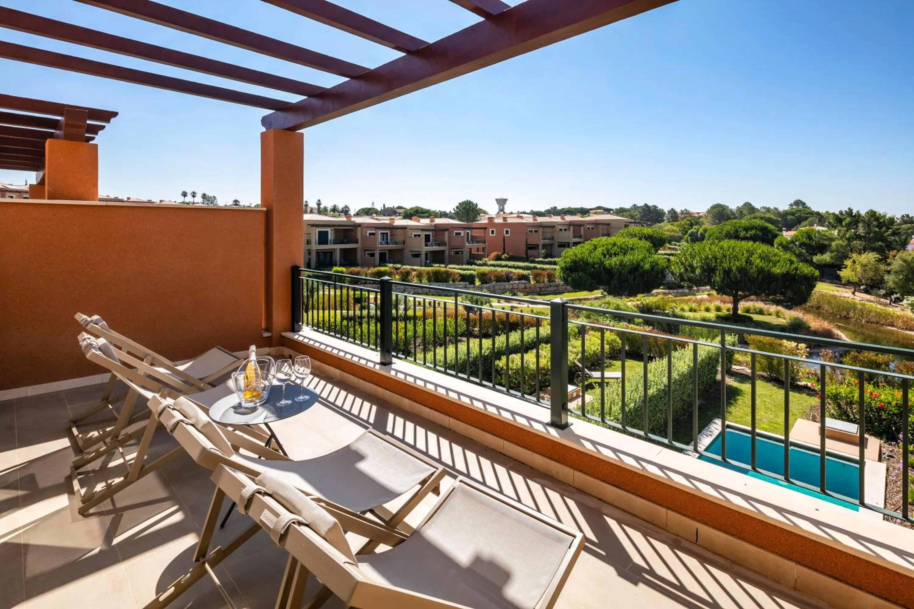 Property building in Vale de Milho Village