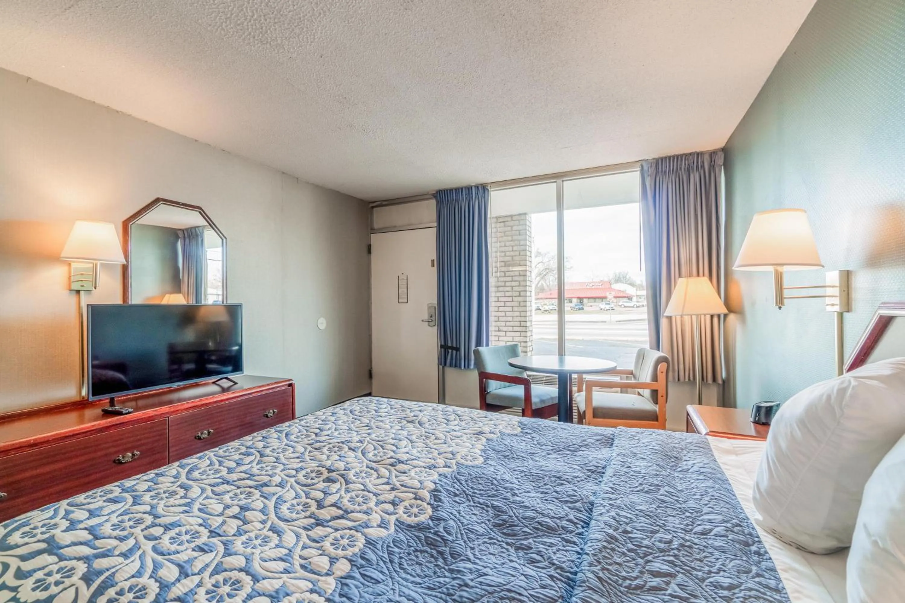 Bedroom, Bed in Ozark Junction mountain view by OYO