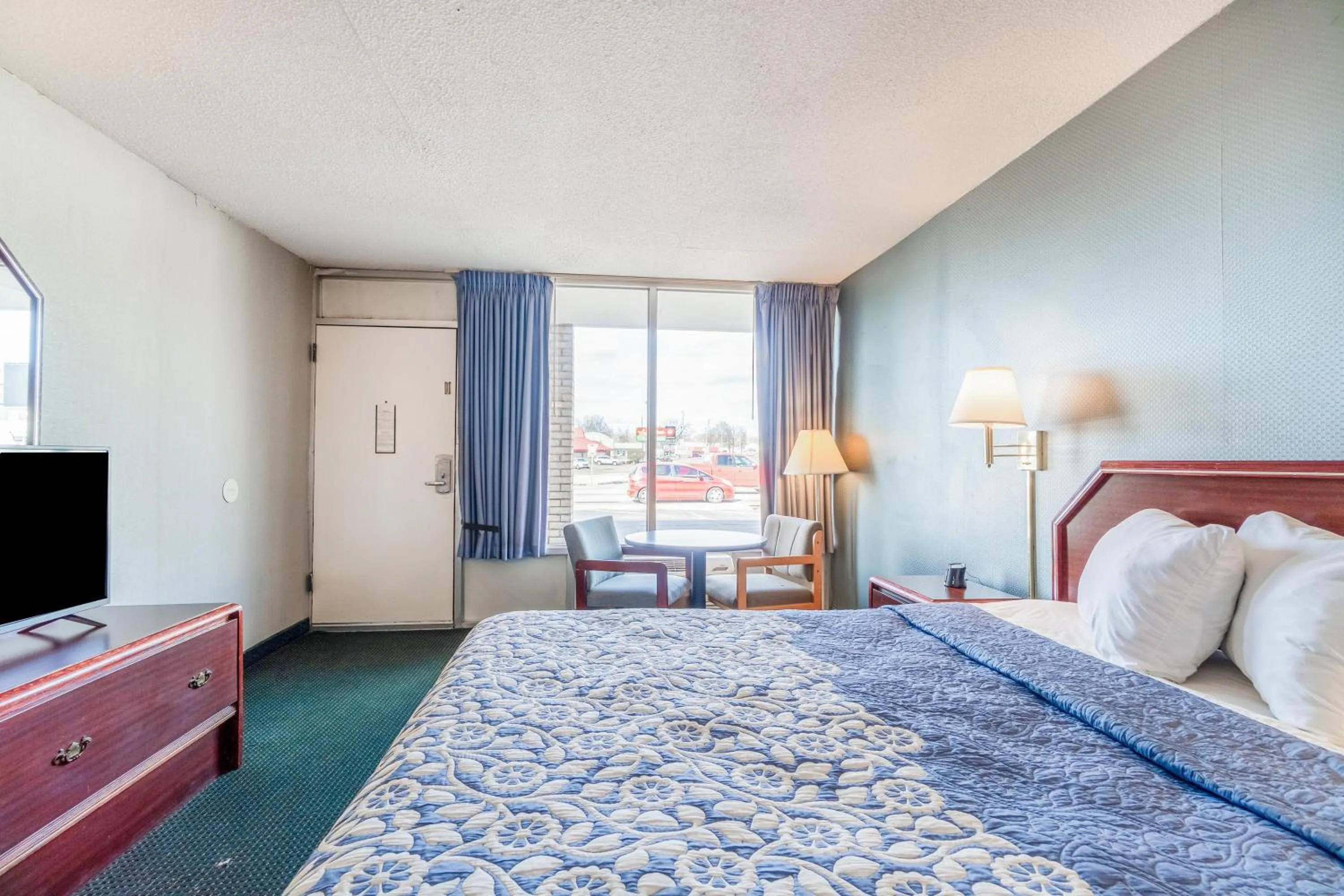 Bedroom, Bed in Ozark Junction mountain view by OYO