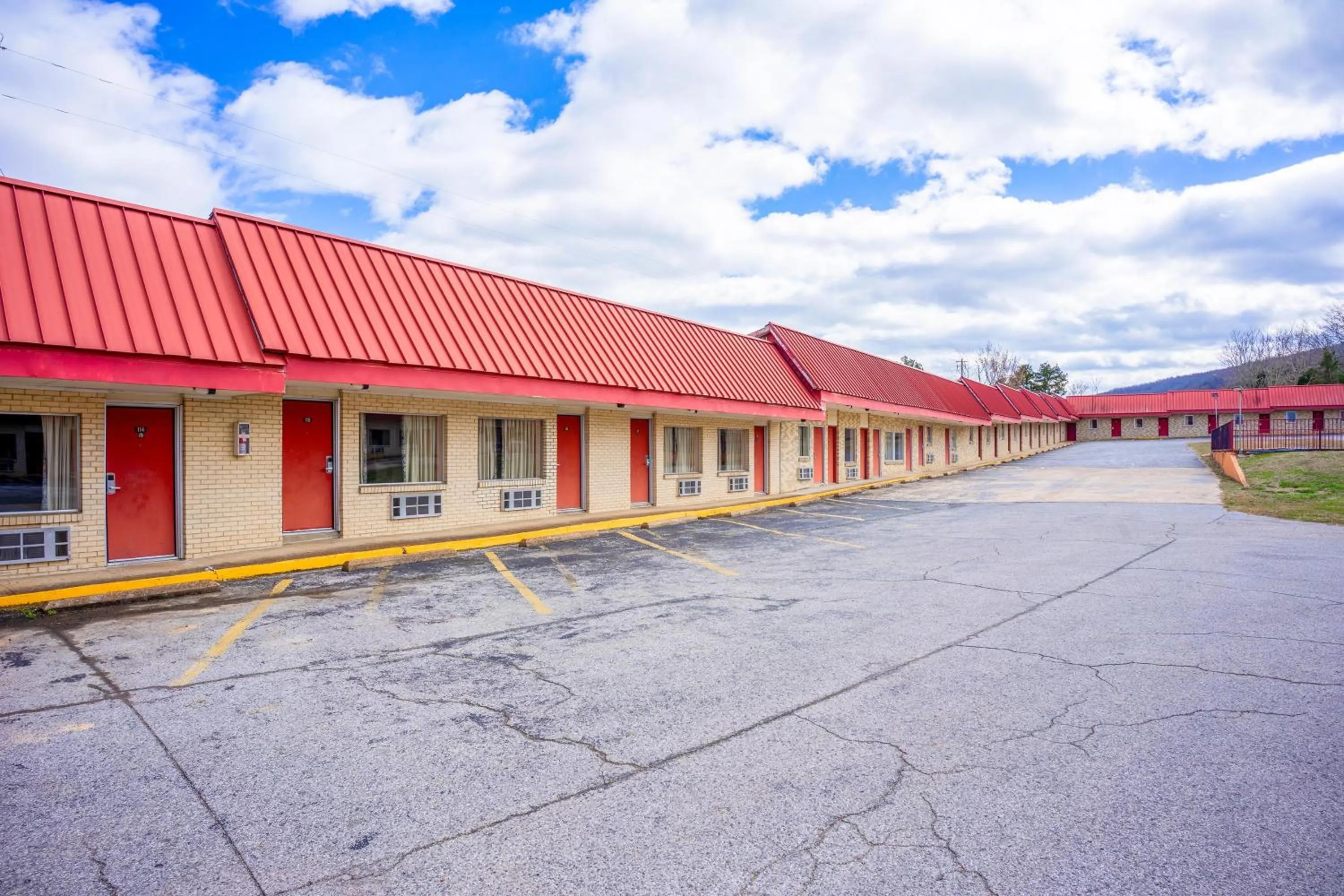 Facade/entrance in Ozark Junction mountain view by OYO