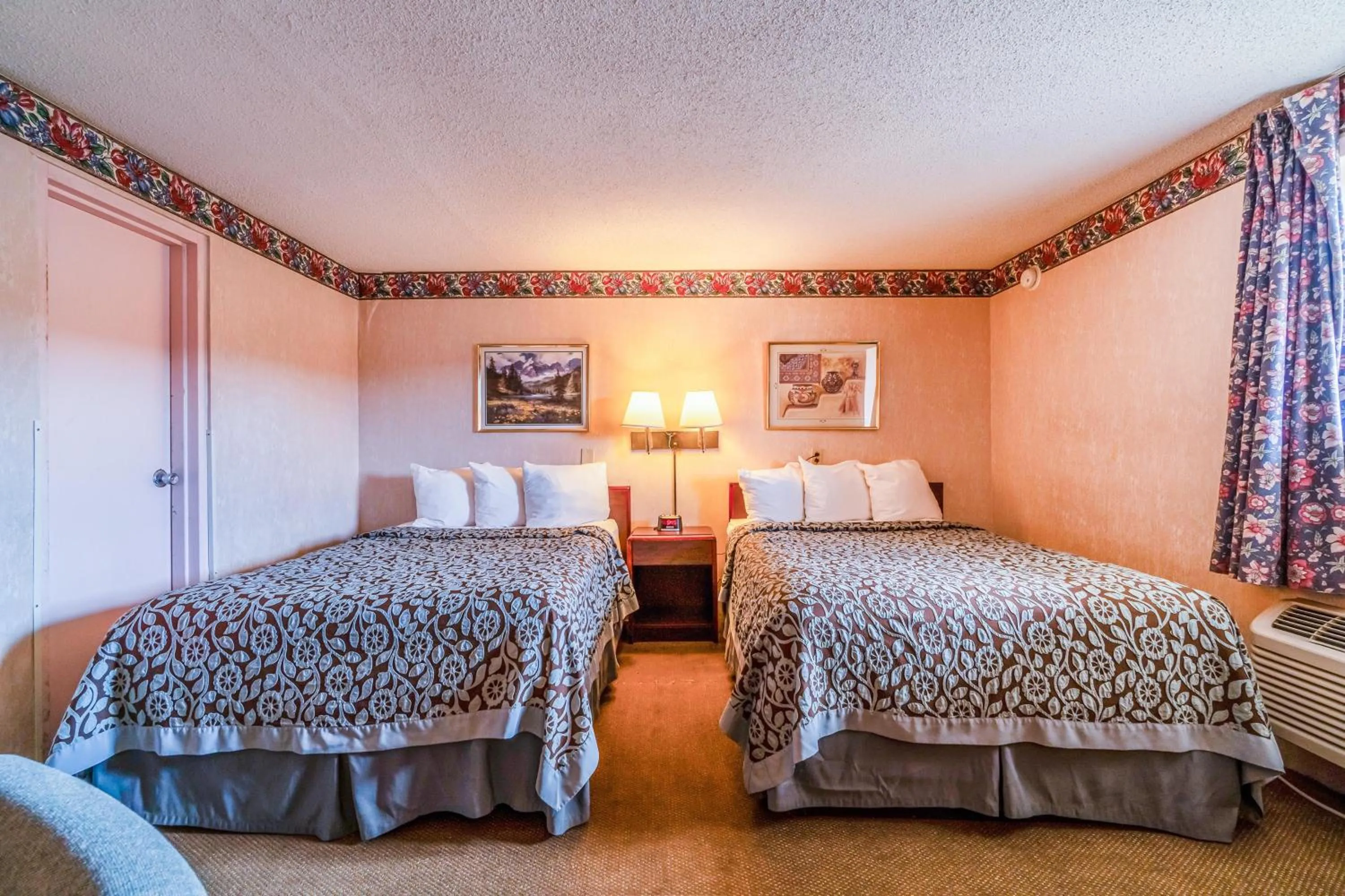 Bedroom, Bed in Ozark Junction mountain view by OYO