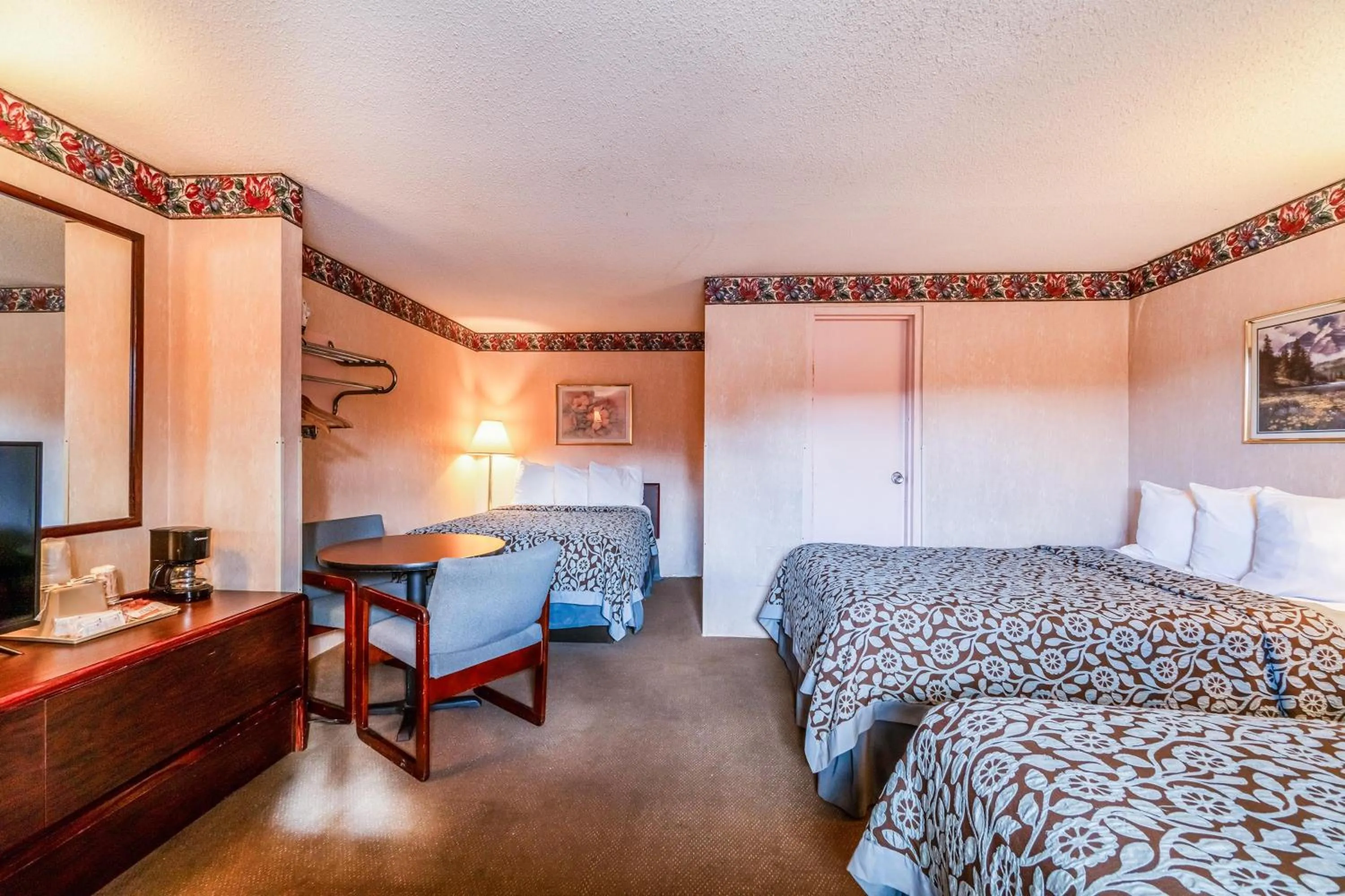 Bedroom, Bed in Ozark Junction mountain view by OYO